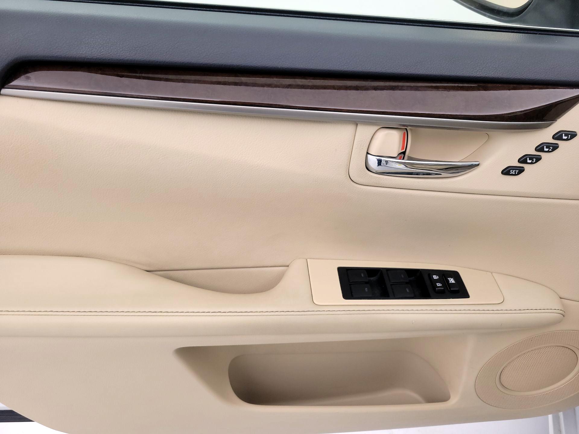 Thumbnail: 2015 Lexus ES - 12