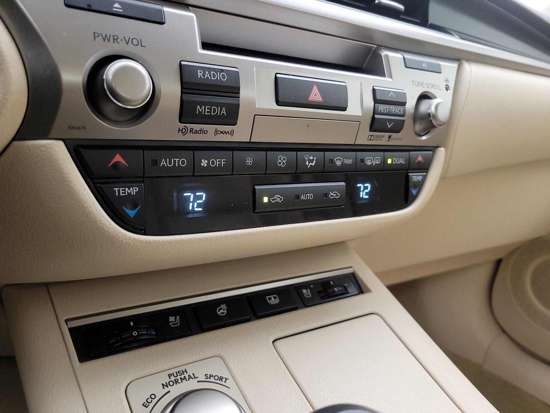 Thumbnail: 2015 Lexus ES - 17