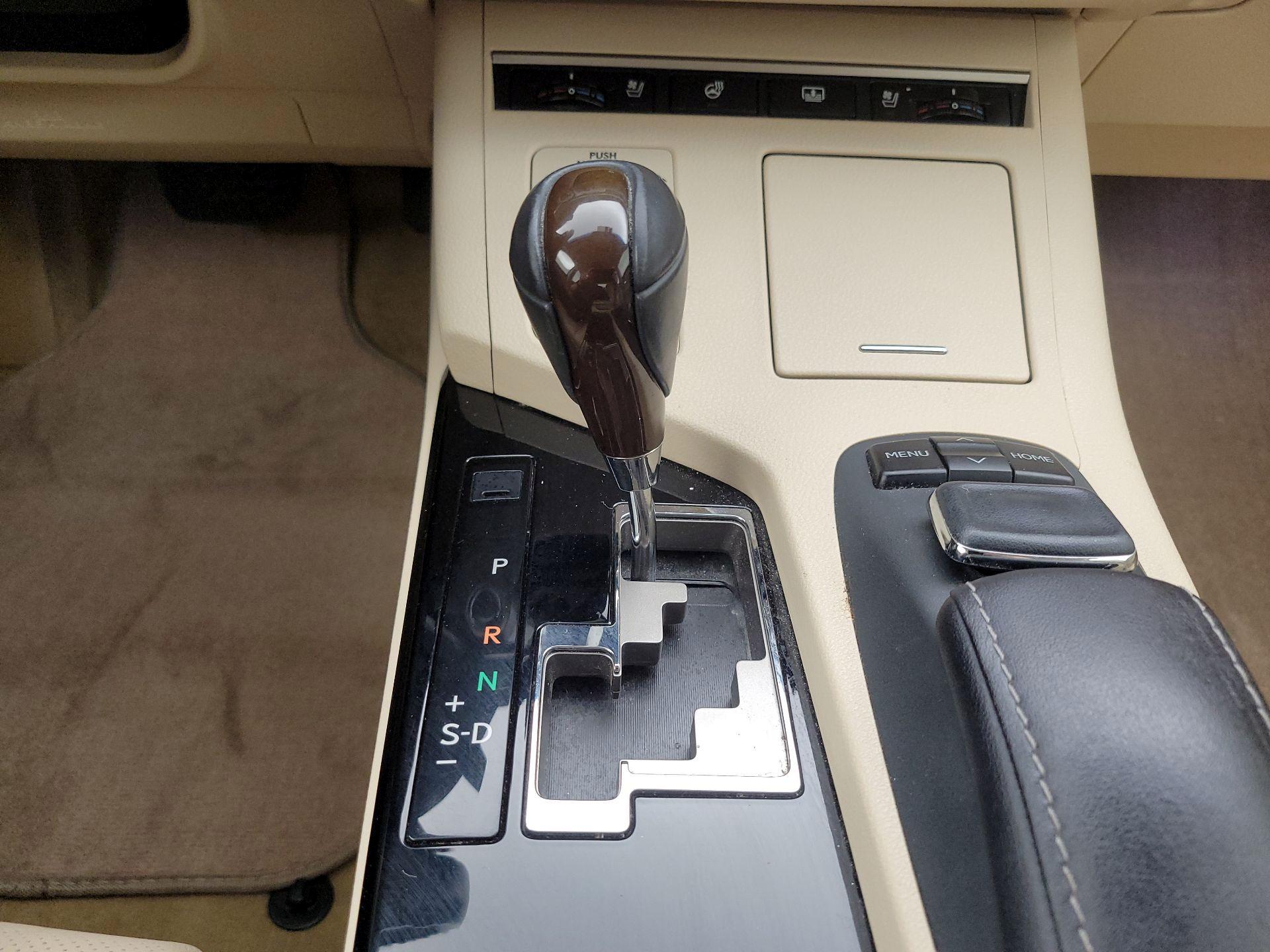 Thumbnail: 2015 Lexus ES - 18