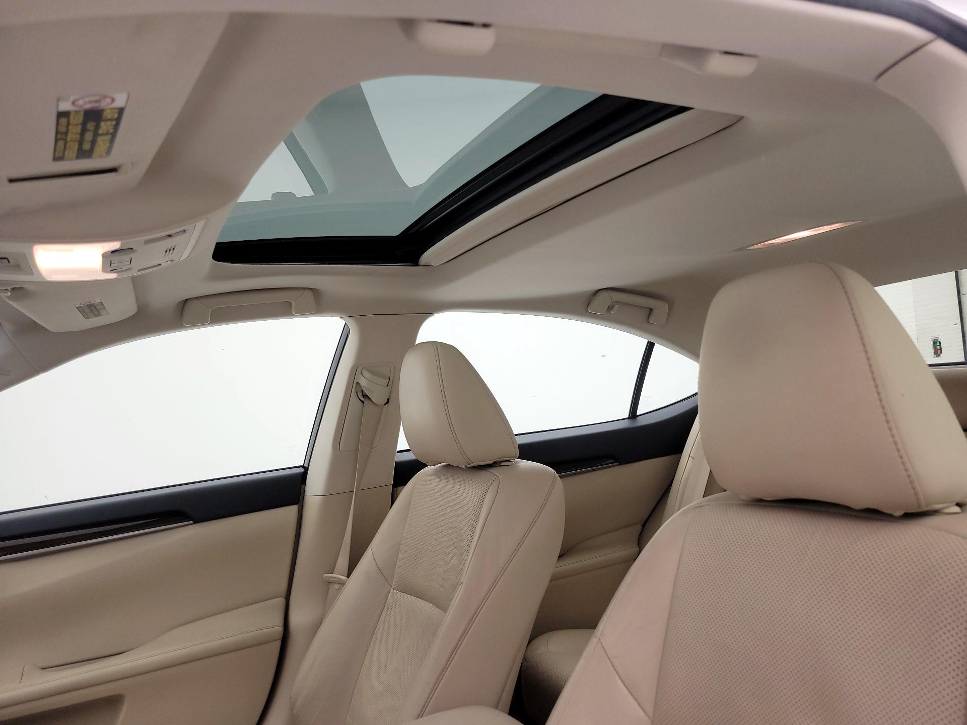 Thumbnail: 2015 Lexus ES - 20