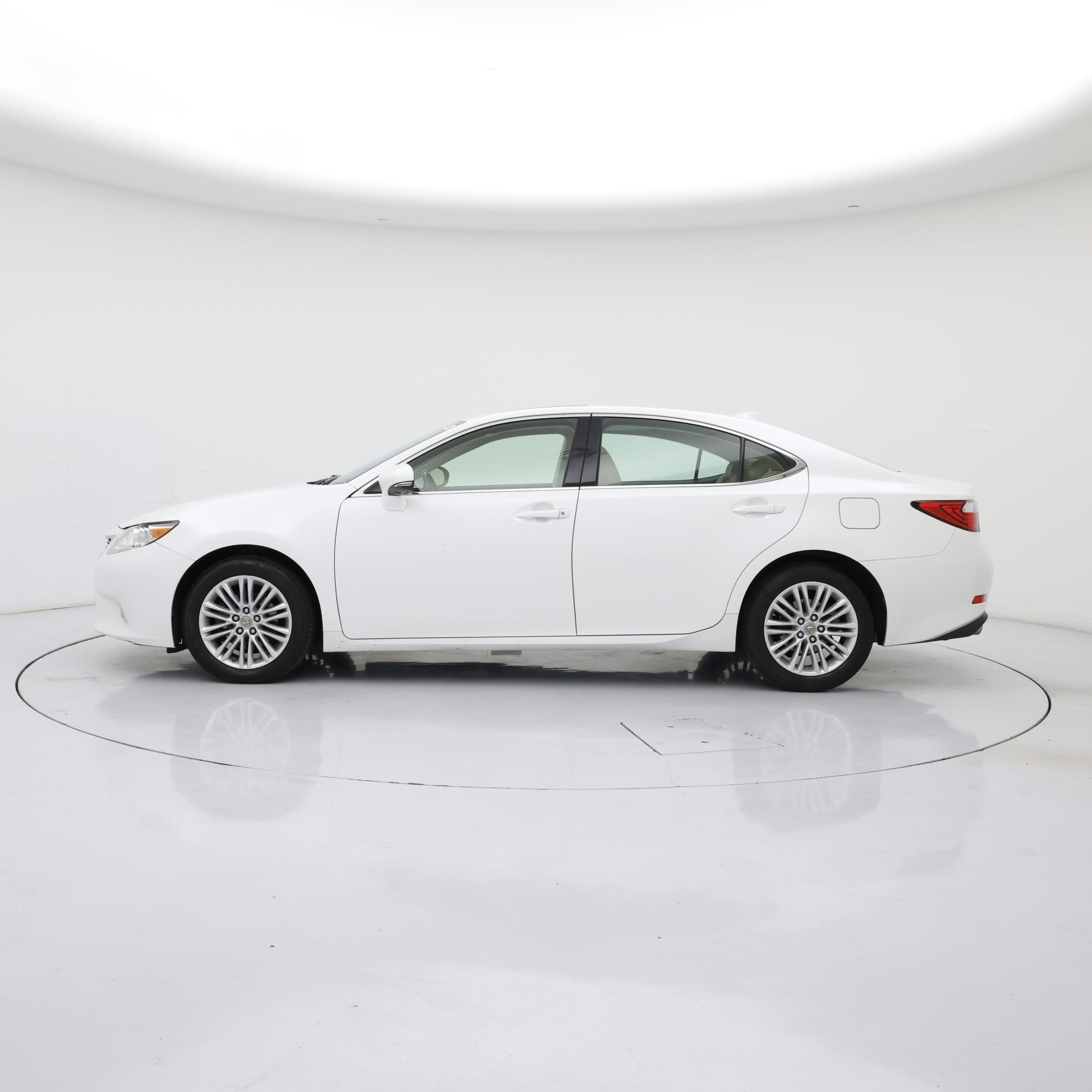 Thumbnail: 2015 Lexus ES - 3