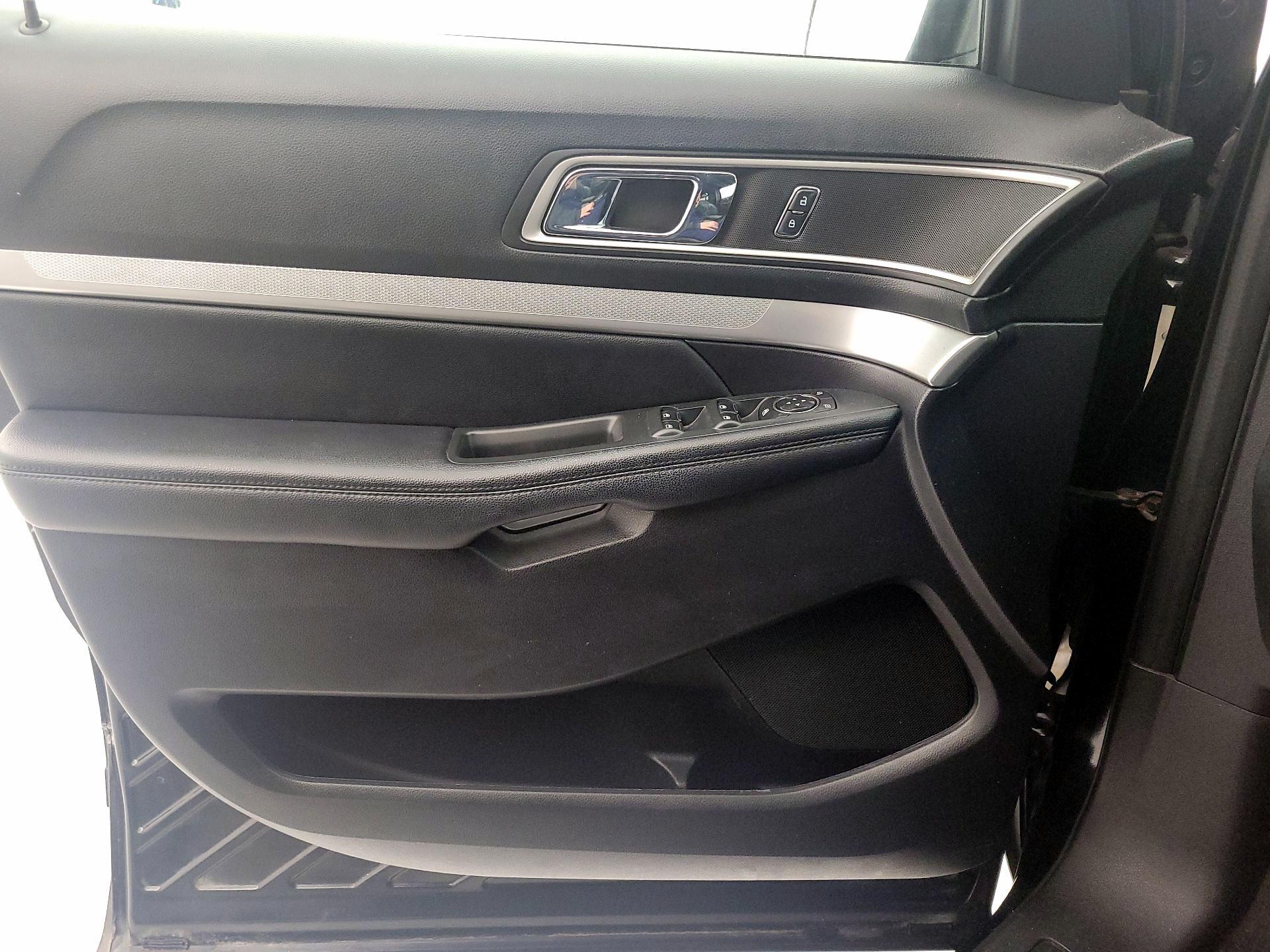 Thumbnail: 2016 Ford Explorer - 12