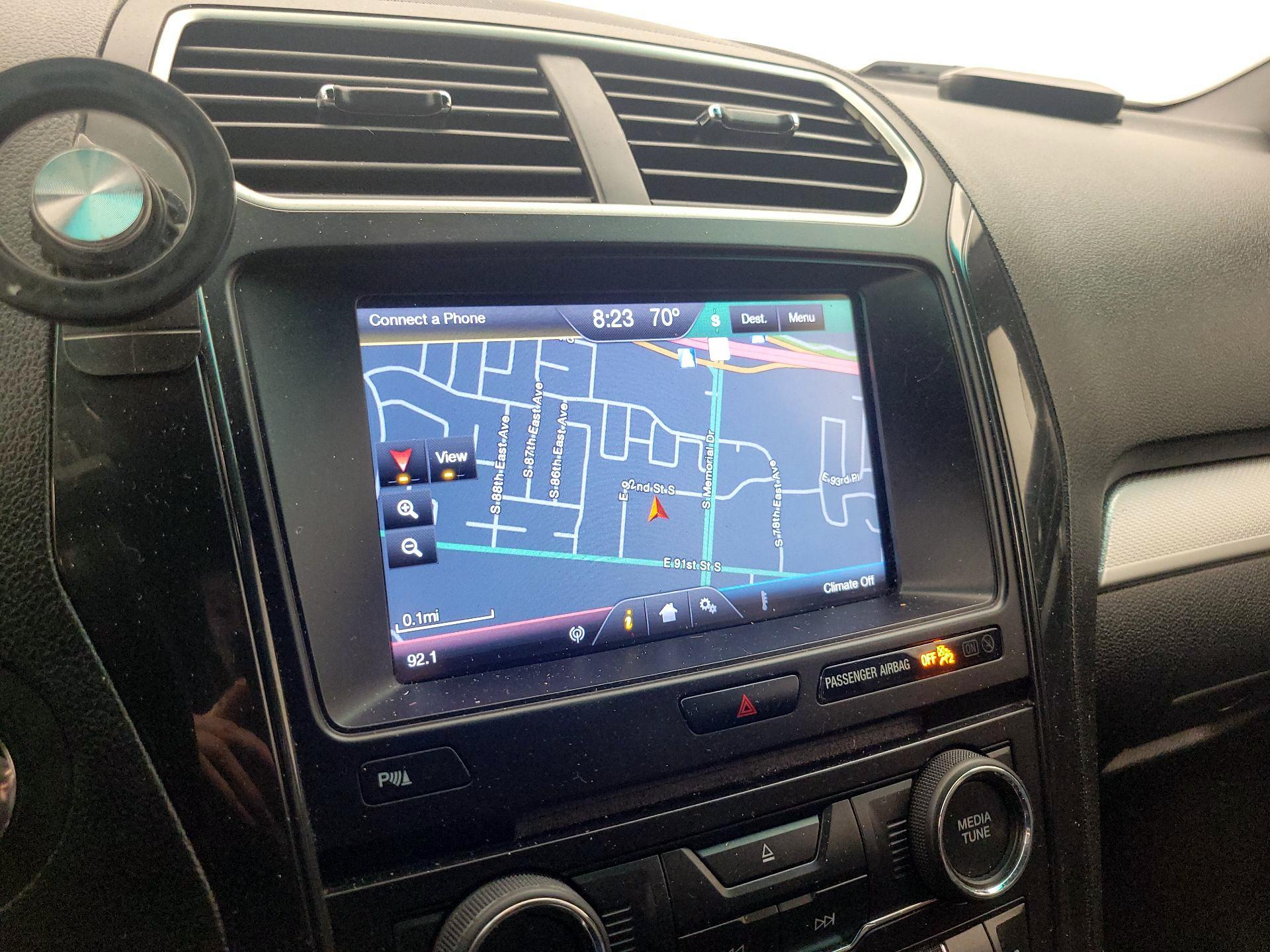 Thumbnail: 2016 Ford Explorer - 14