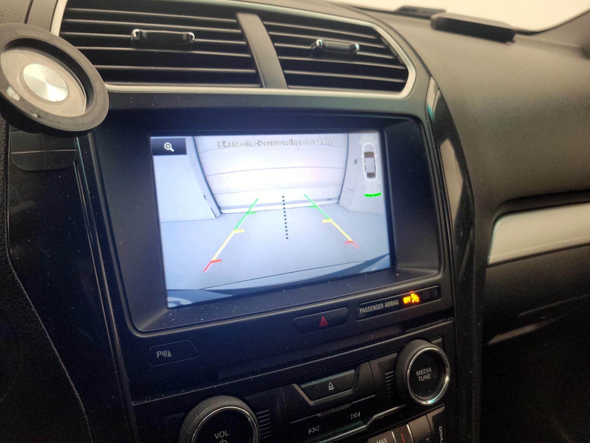 Thumbnail: 2016 Ford Explorer - 15