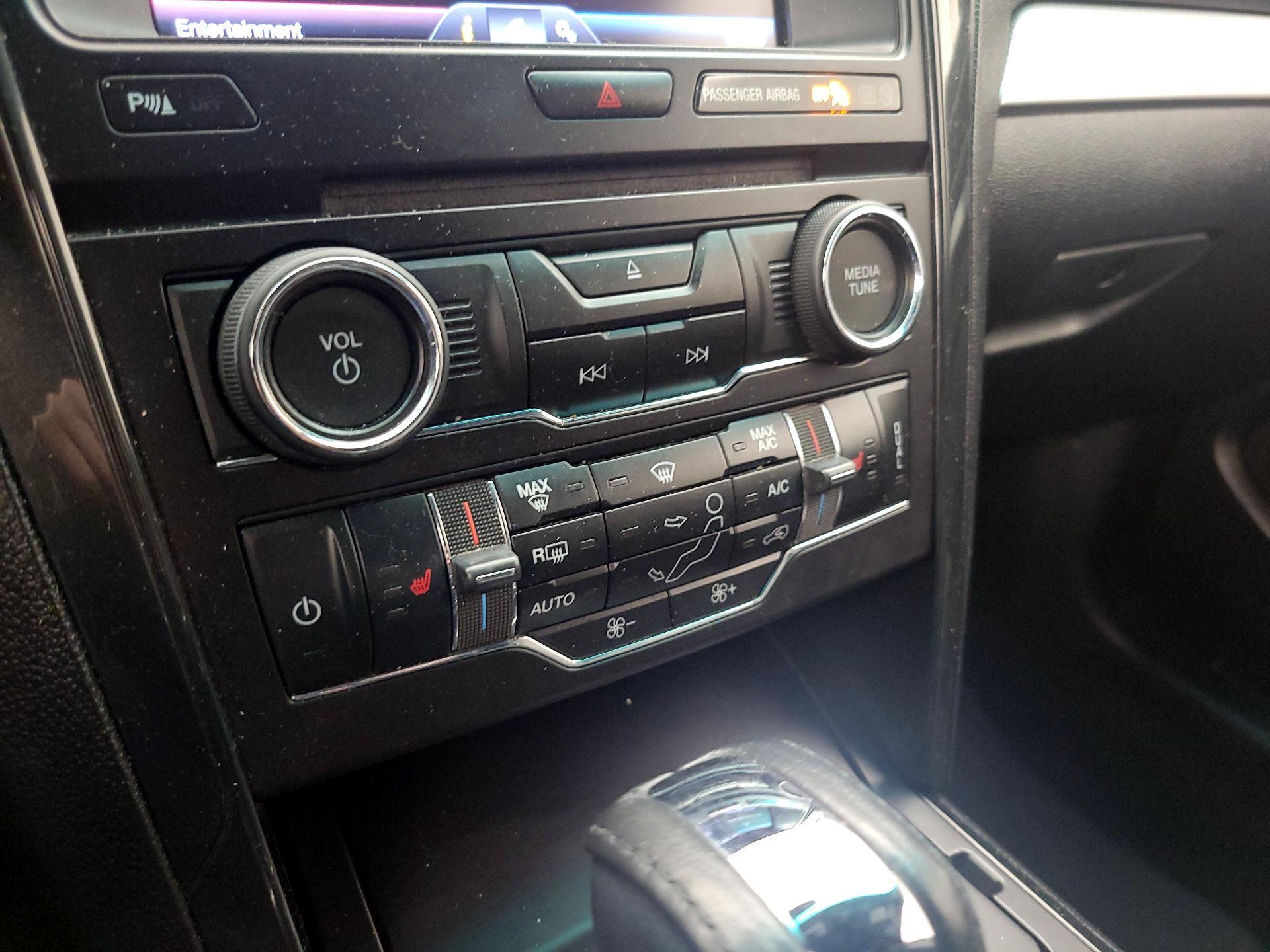 Thumbnail: 2016 Ford Explorer - 17