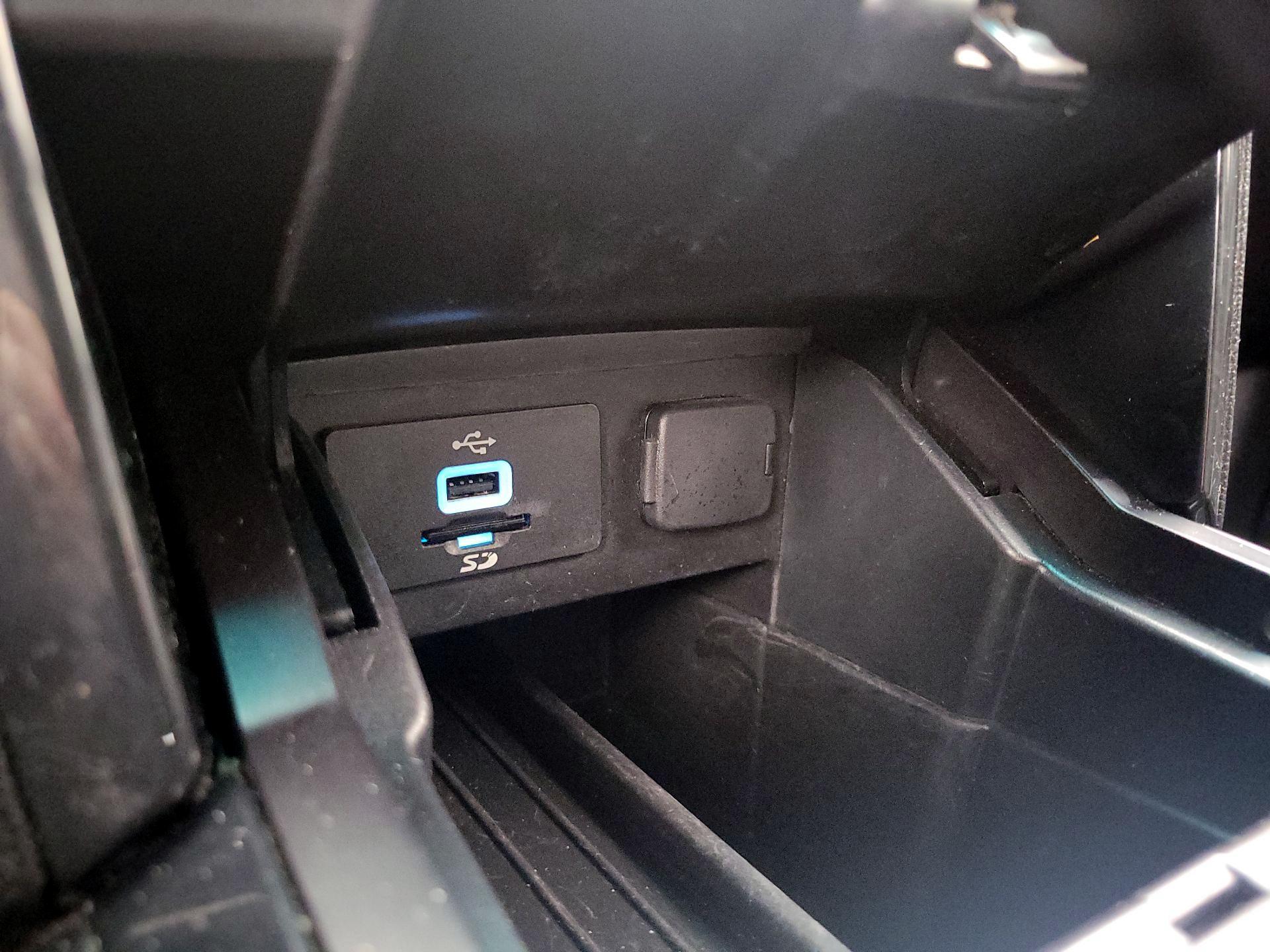 Thumbnail: 2016 Ford Explorer - 19