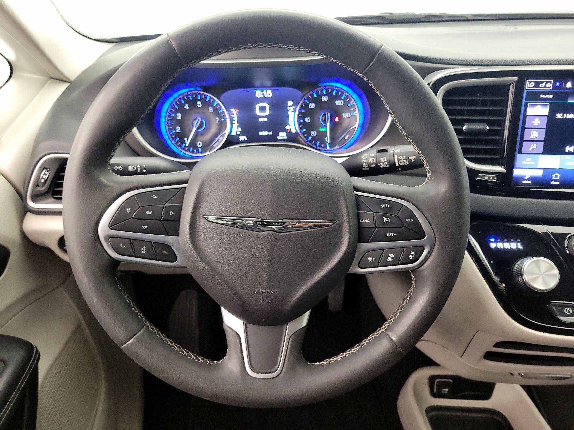 Thumbnail: 2023 Chrysler Pacifica - 10