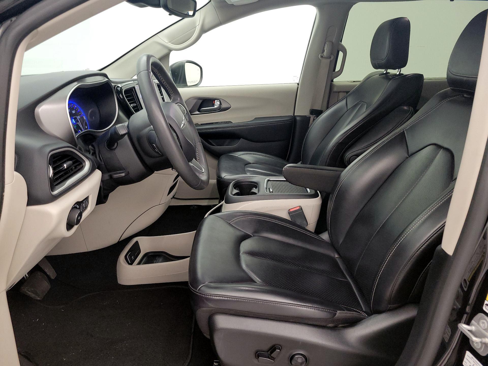 Thumbnail: 2023 Chrysler Pacifica - 11