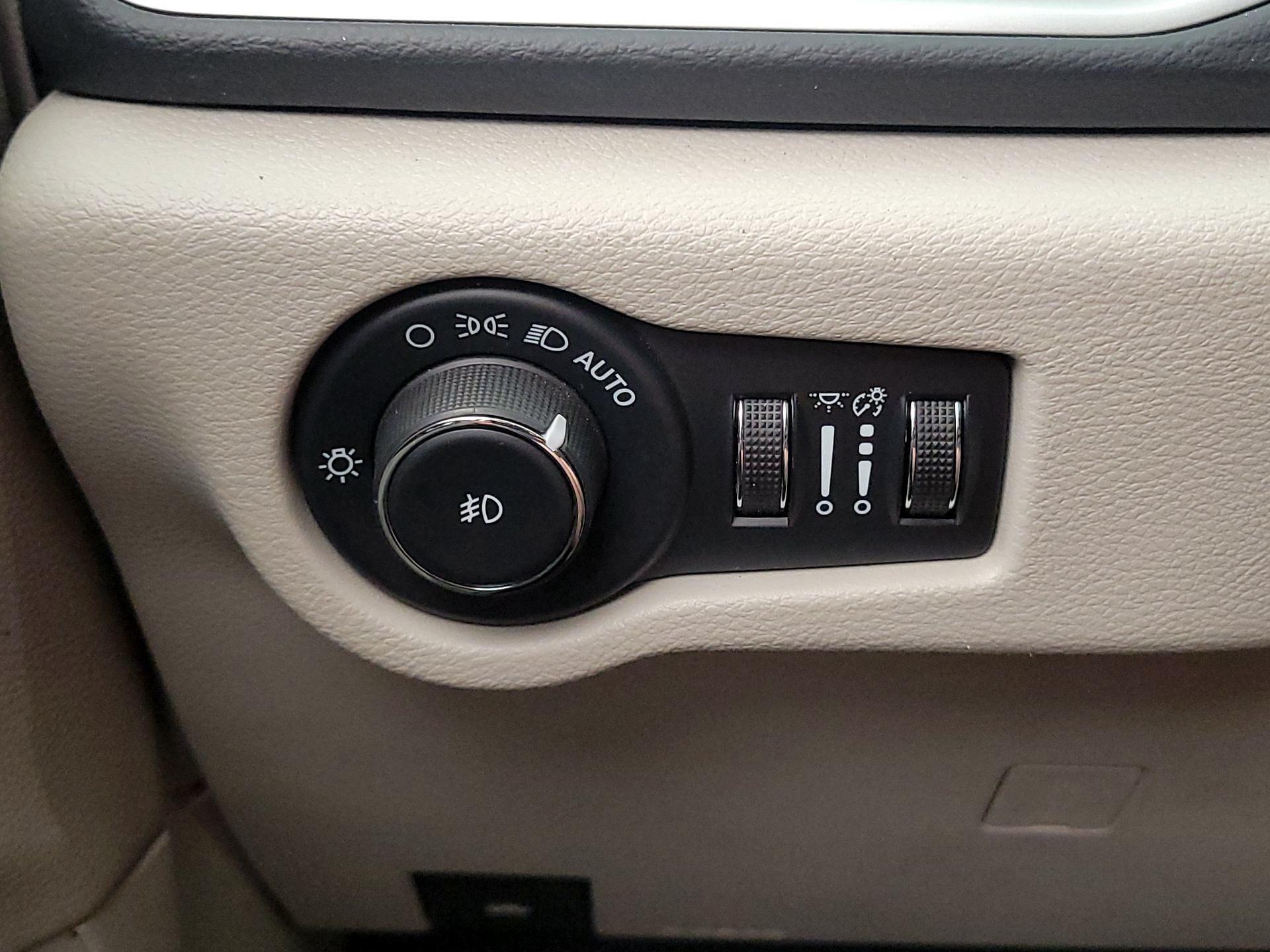 Thumbnail: 2023 Chrysler Pacifica - 13