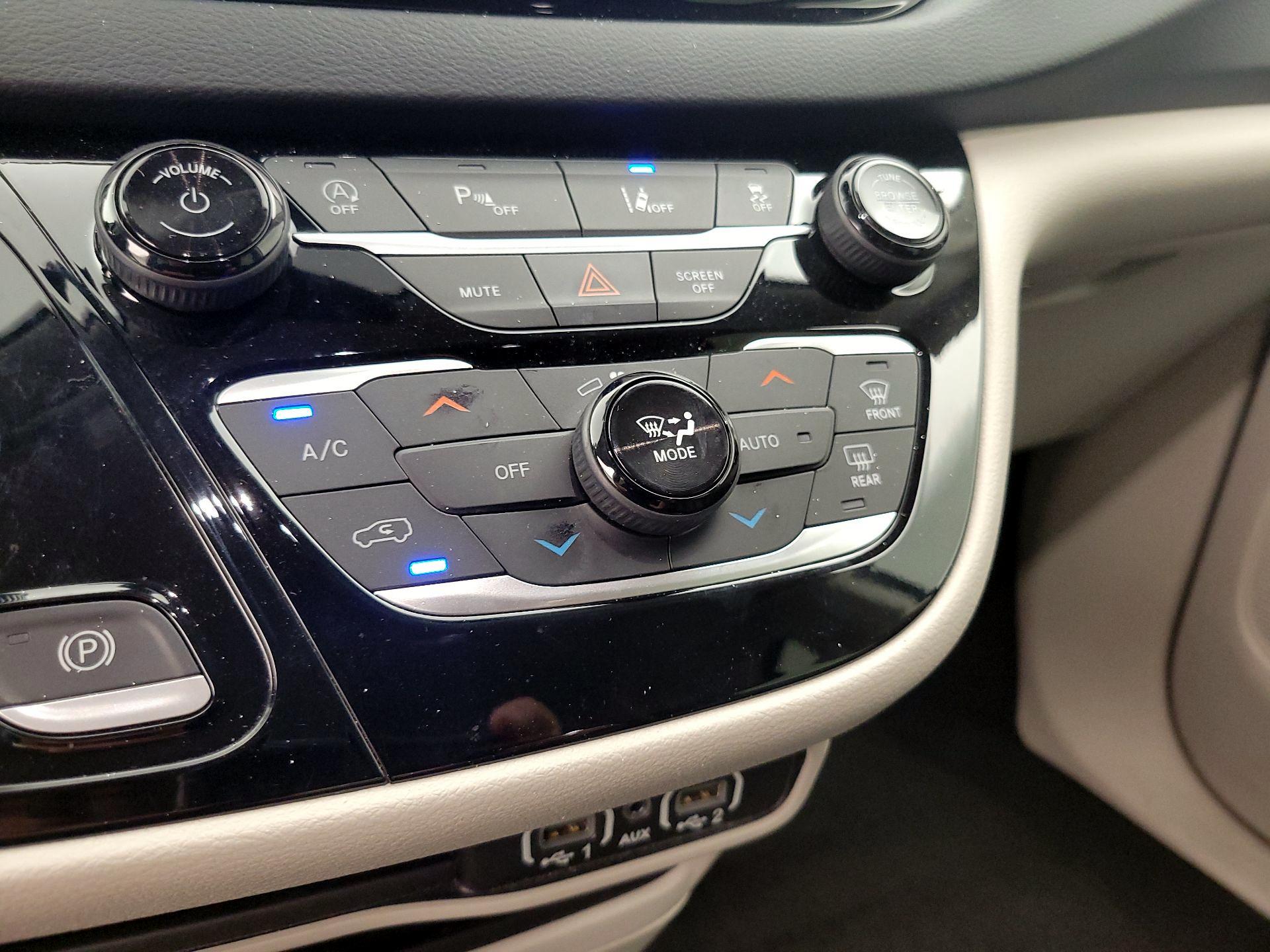 Thumbnail: 2023 Chrysler Pacifica - 16