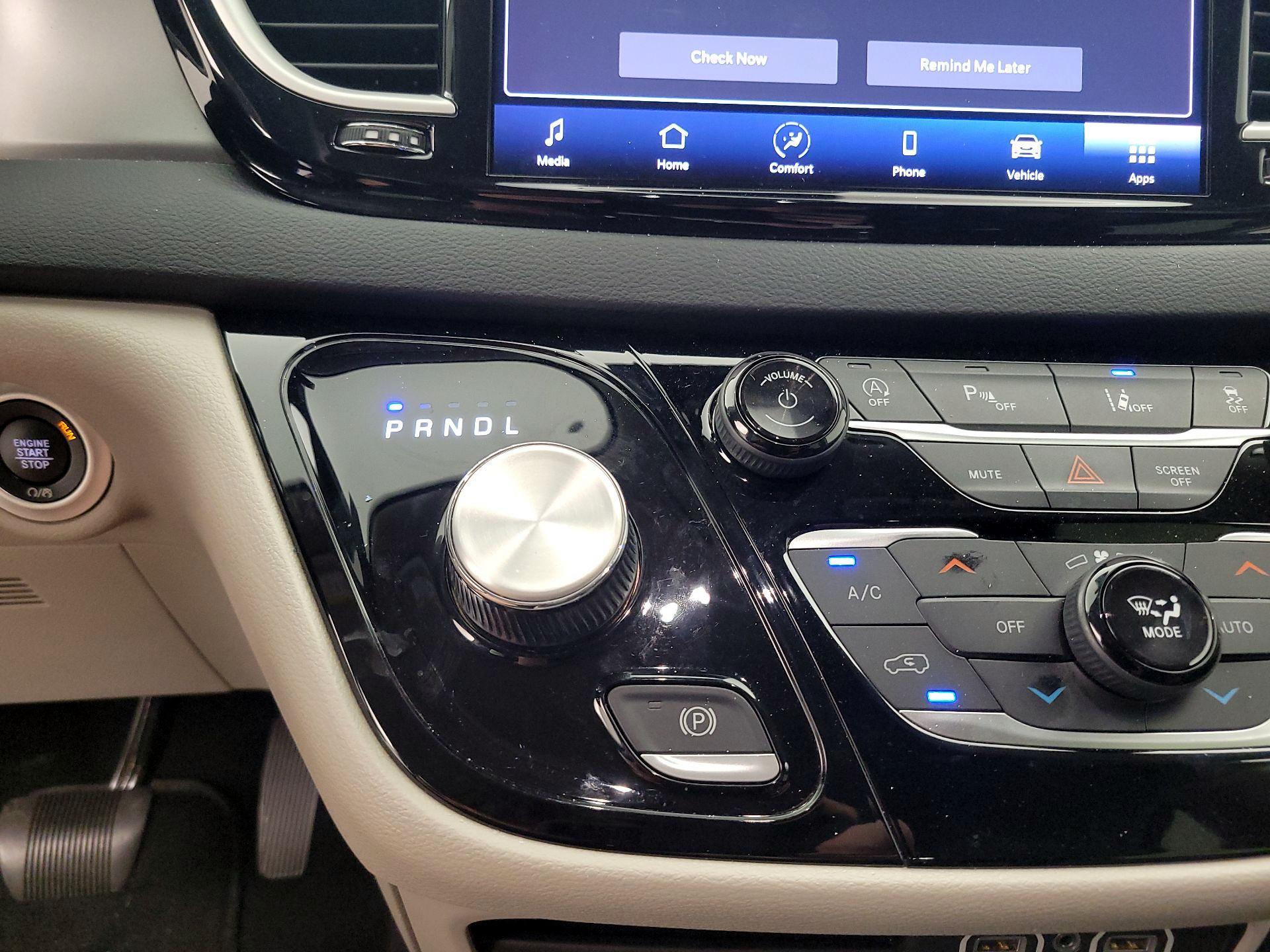 Thumbnail: 2023 Chrysler Pacifica - 17