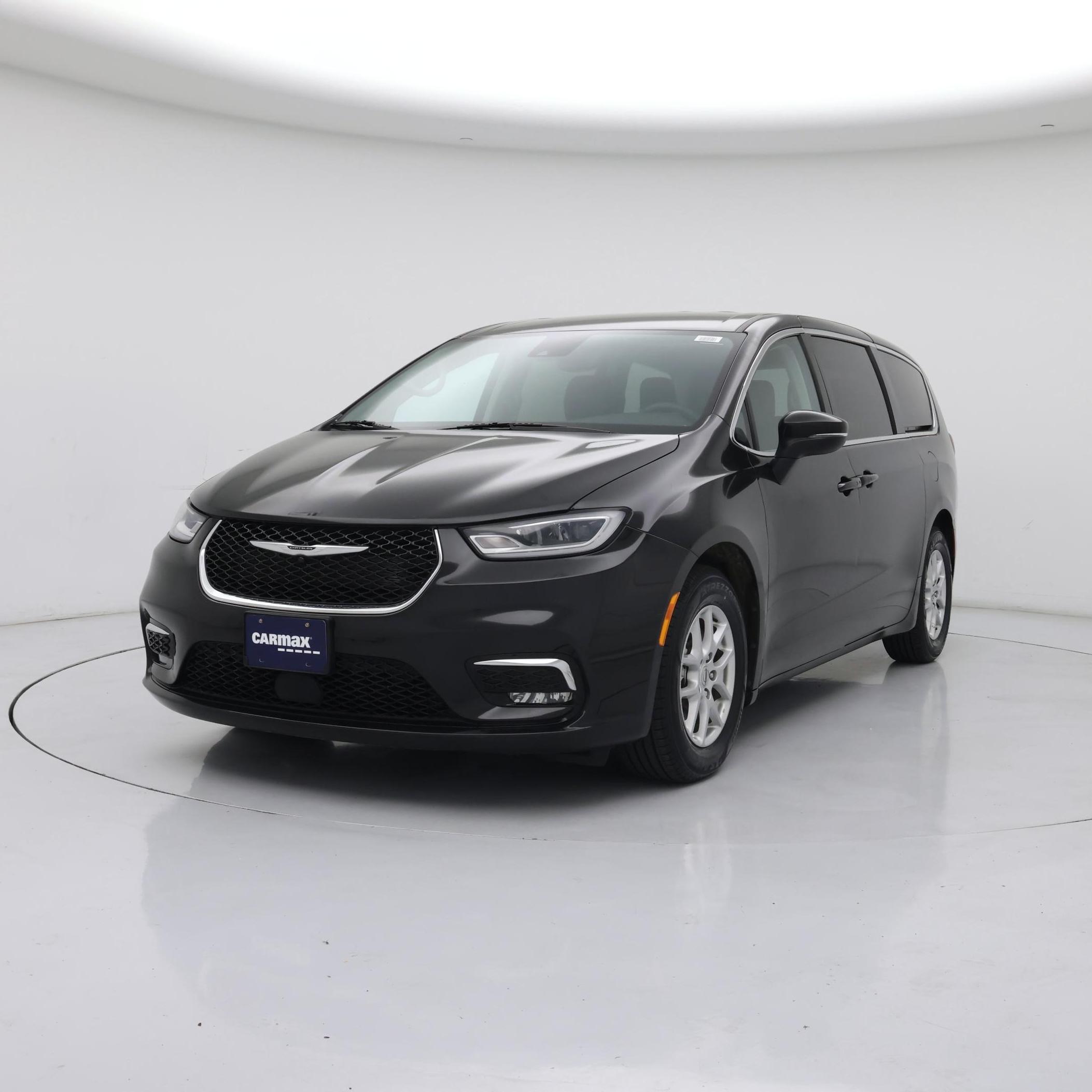 Thumbnail: 2023 Chrysler Pacifica - 4