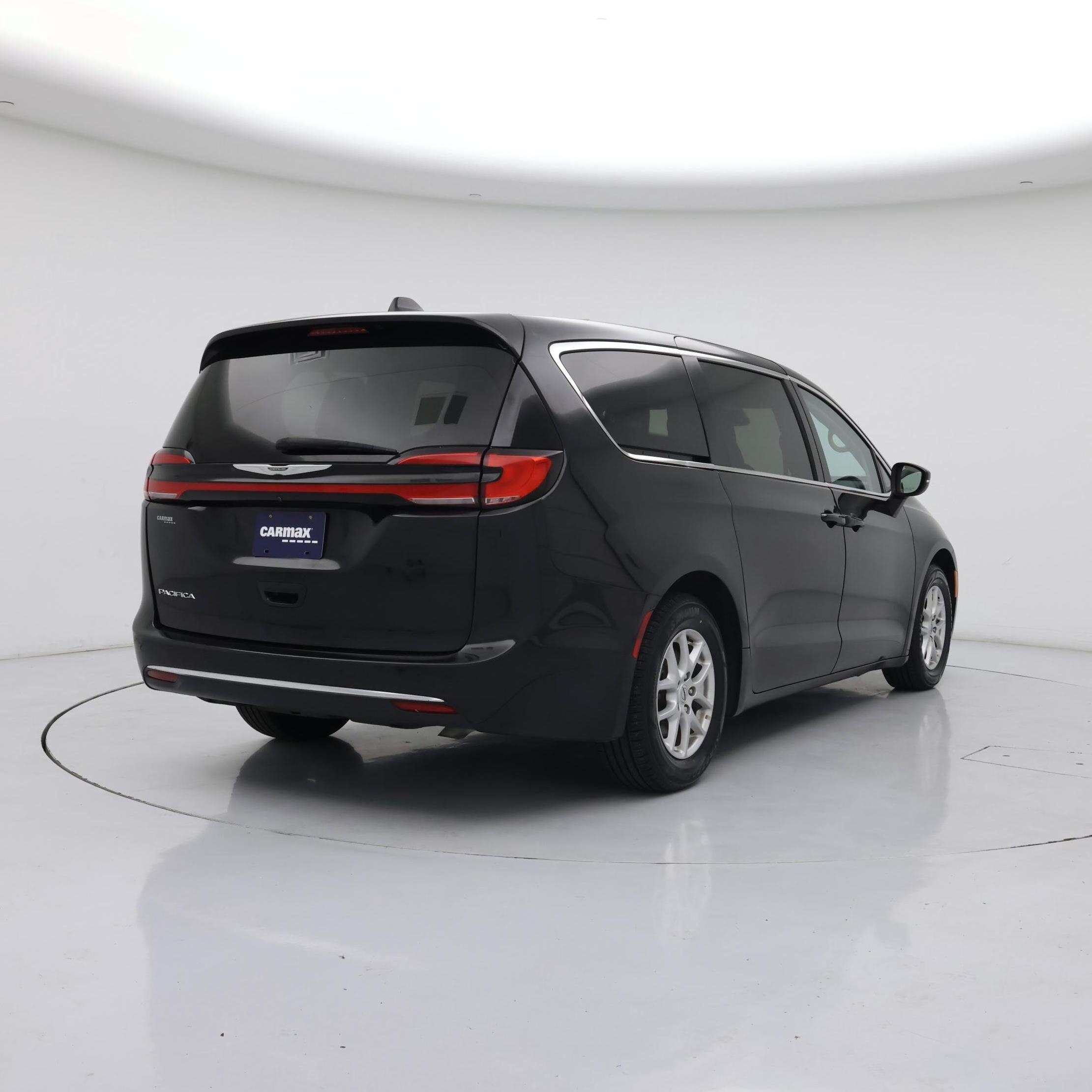 Thumbnail: 2023 Chrysler Pacifica - 8