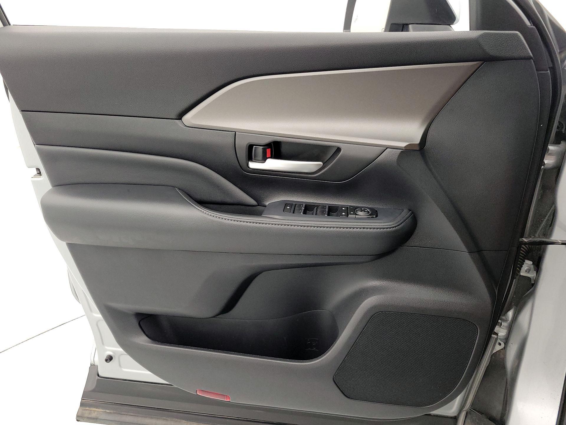 Thumbnail: 2025 Toyota Grand Highlander - 12