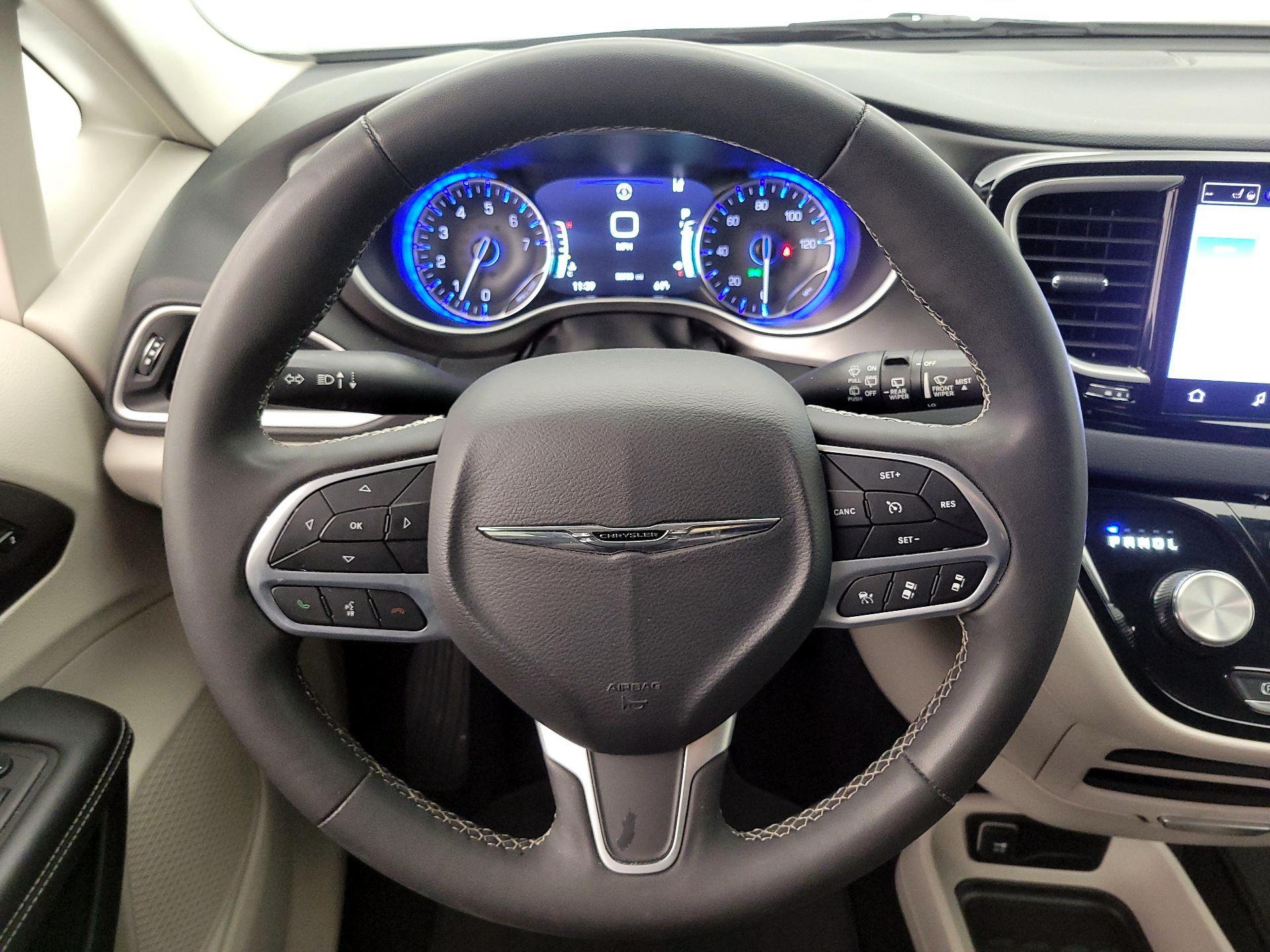 Thumbnail: 2023 Chrysler Pacifica - 10