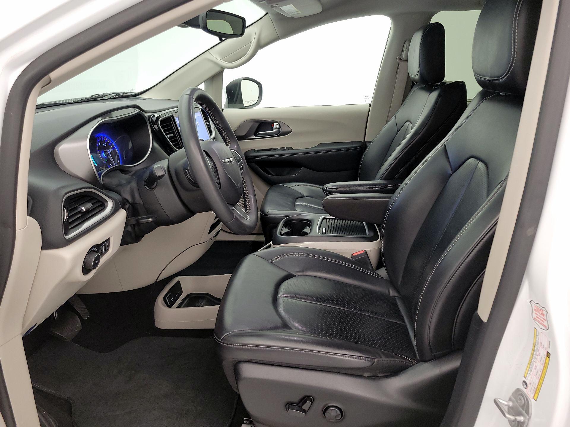 Thumbnail: 2023 Chrysler Pacifica - 11