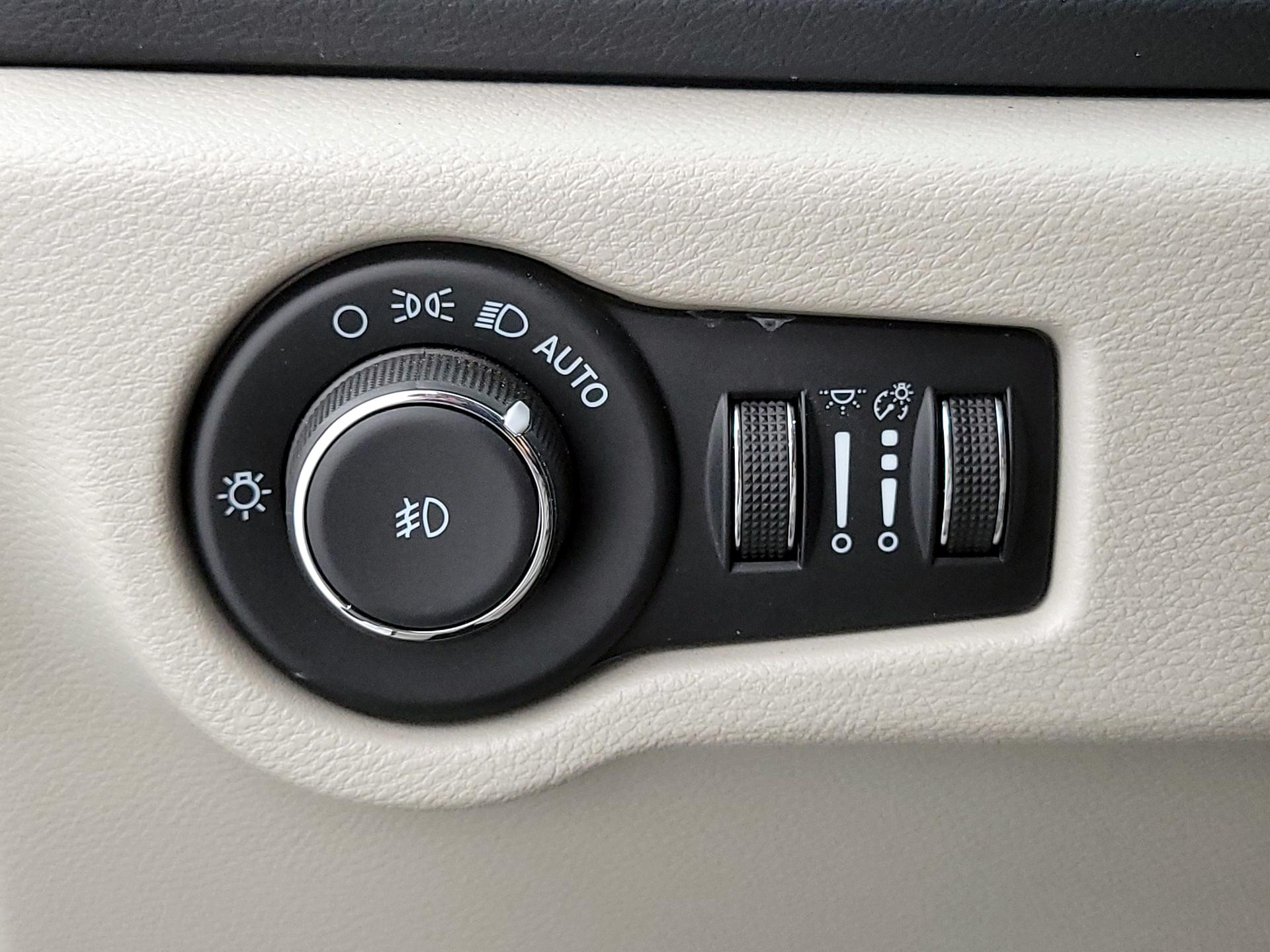 Thumbnail: 2023 Chrysler Pacifica - 13