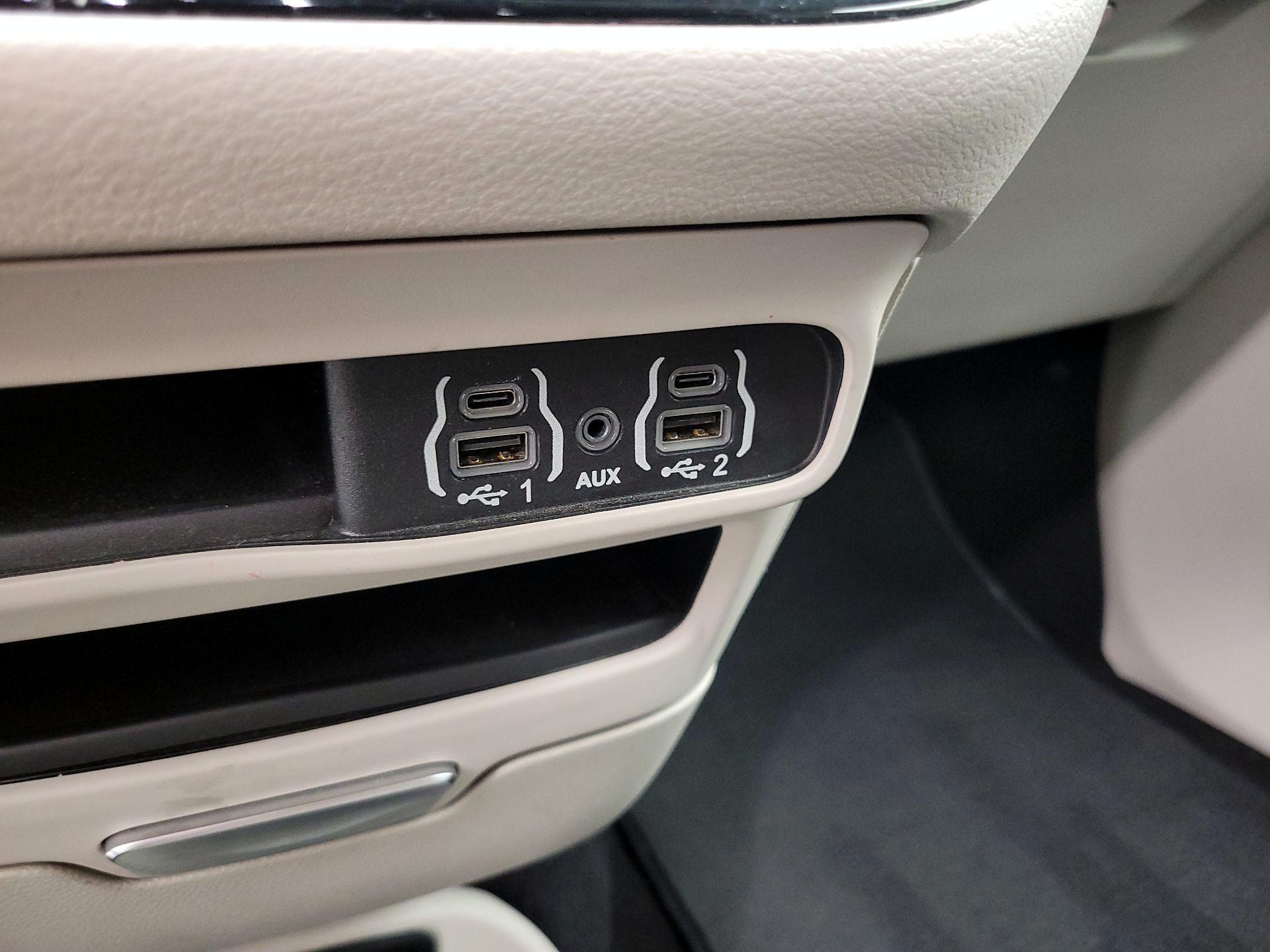 Thumbnail: 2023 Chrysler Pacifica - 18