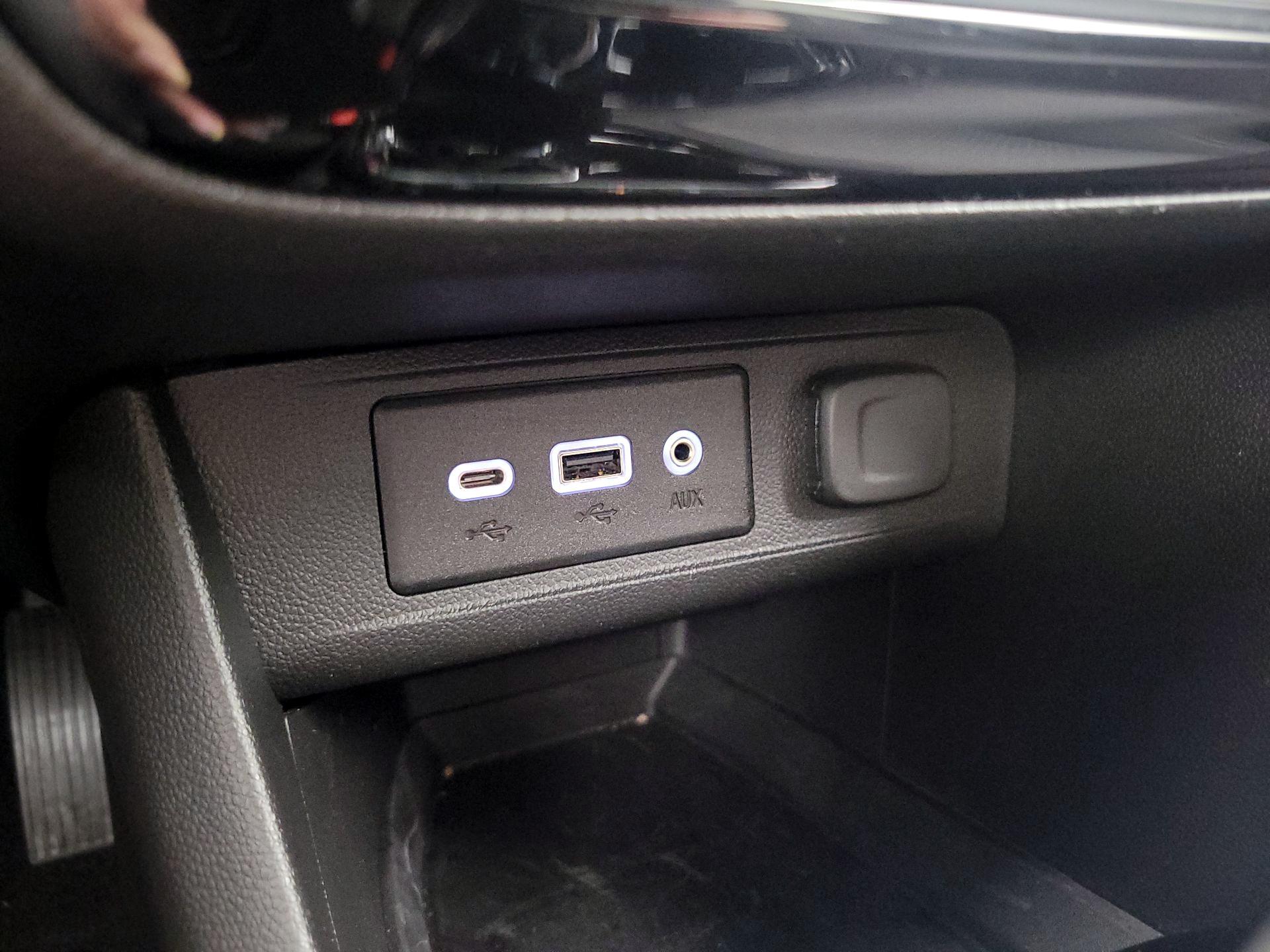 Thumbnail: 2023 Buick Encore GX - 18