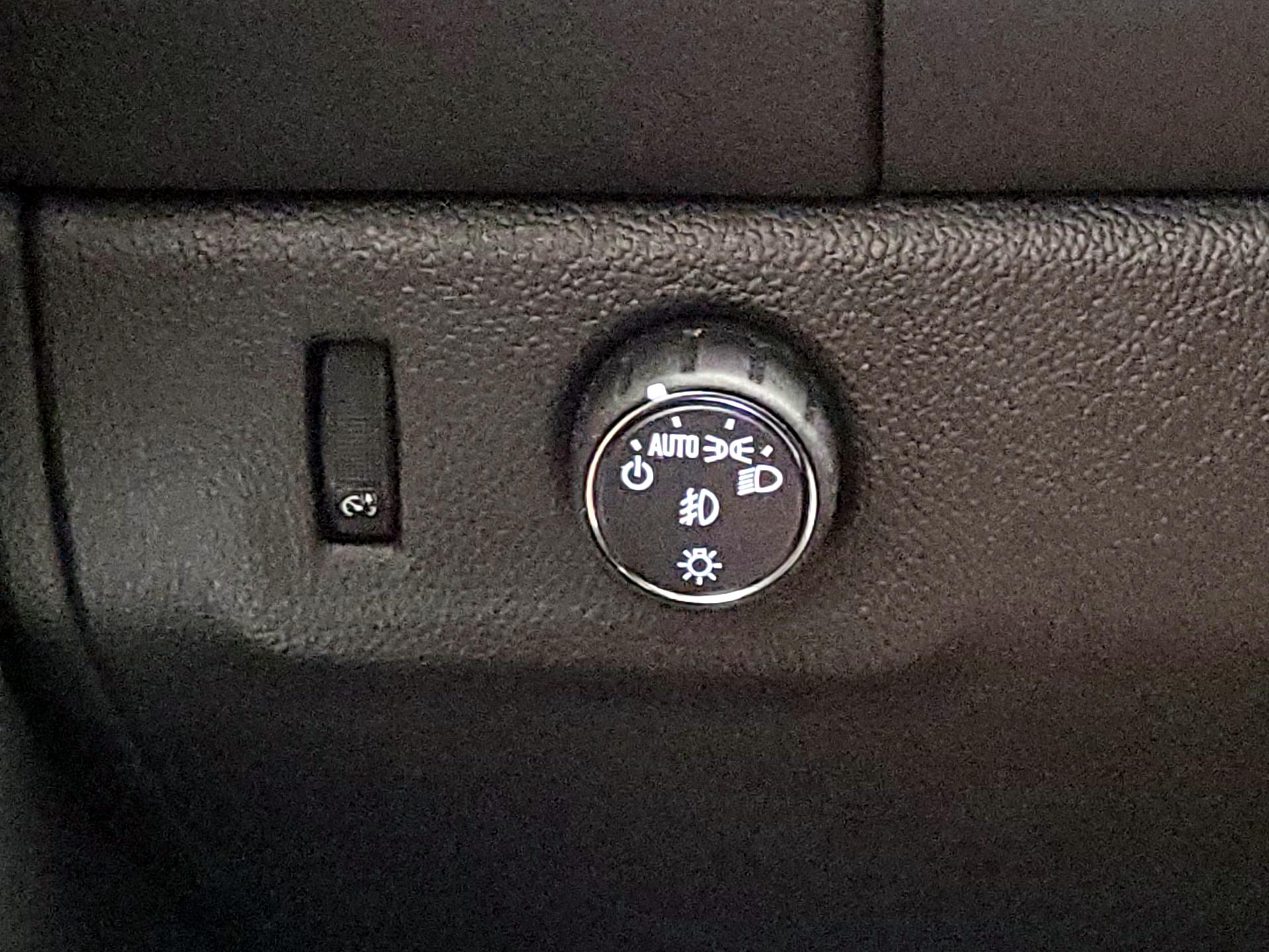 Thumbnail: 2022 Chevrolet Colorado - 13