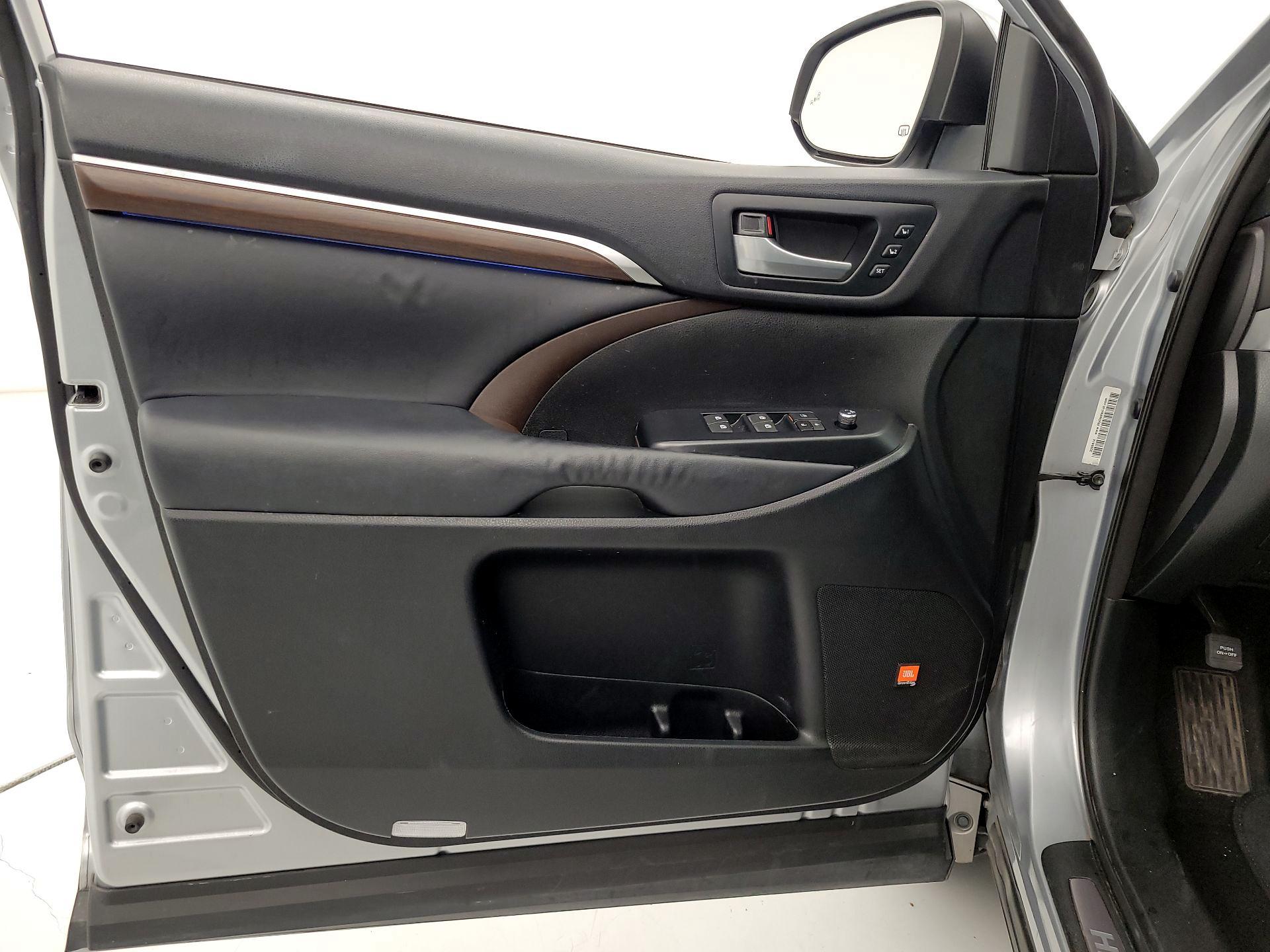 Thumbnail: 2014 Toyota Highlander - 12