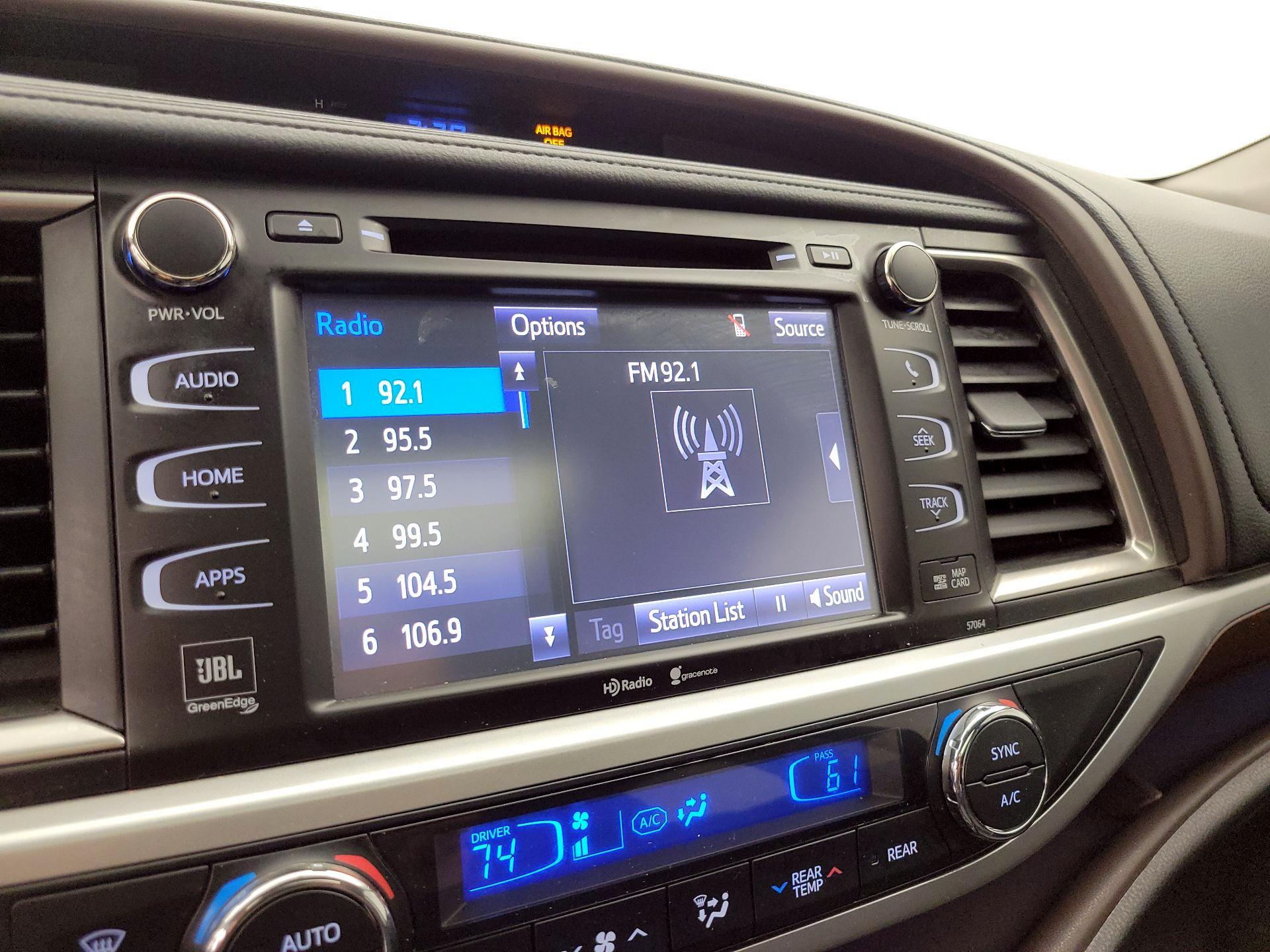 Thumbnail: 2014 Toyota Highlander - 15