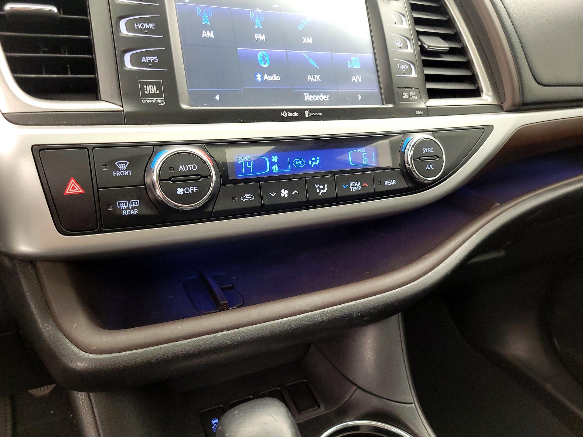 Thumbnail: 2014 Toyota Highlander - 16