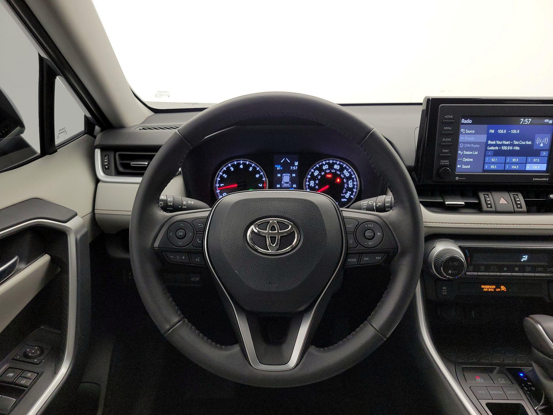 Thumbnail: 2022 Toyota RAV4 - 10