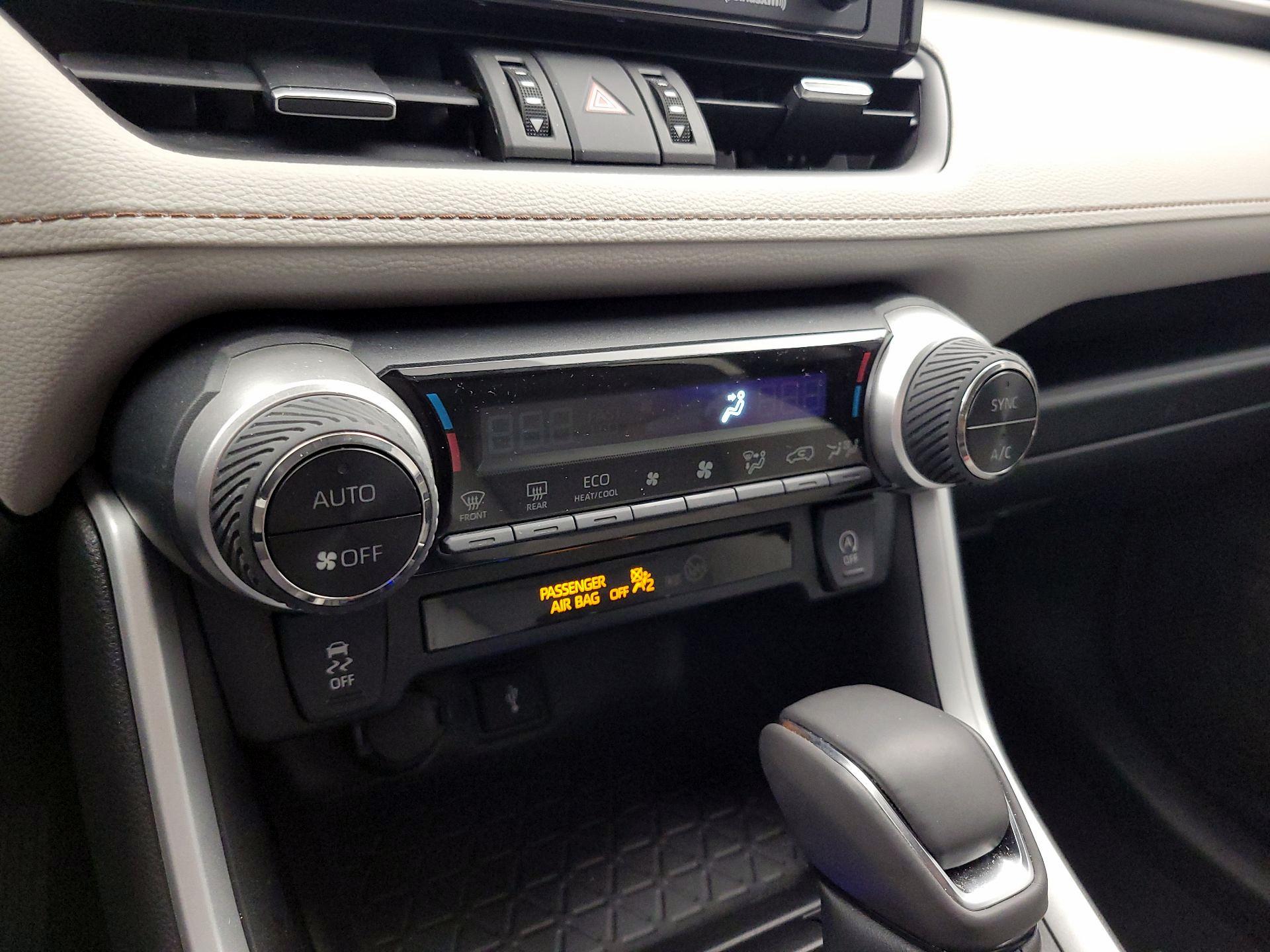 Thumbnail: 2022 Toyota RAV4 - 16