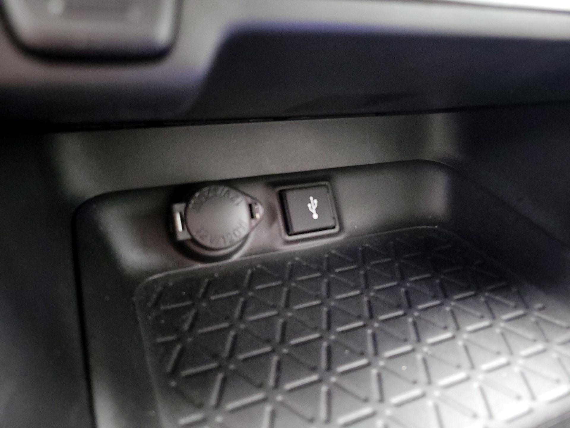 Thumbnail: 2022 Toyota RAV4 - 18