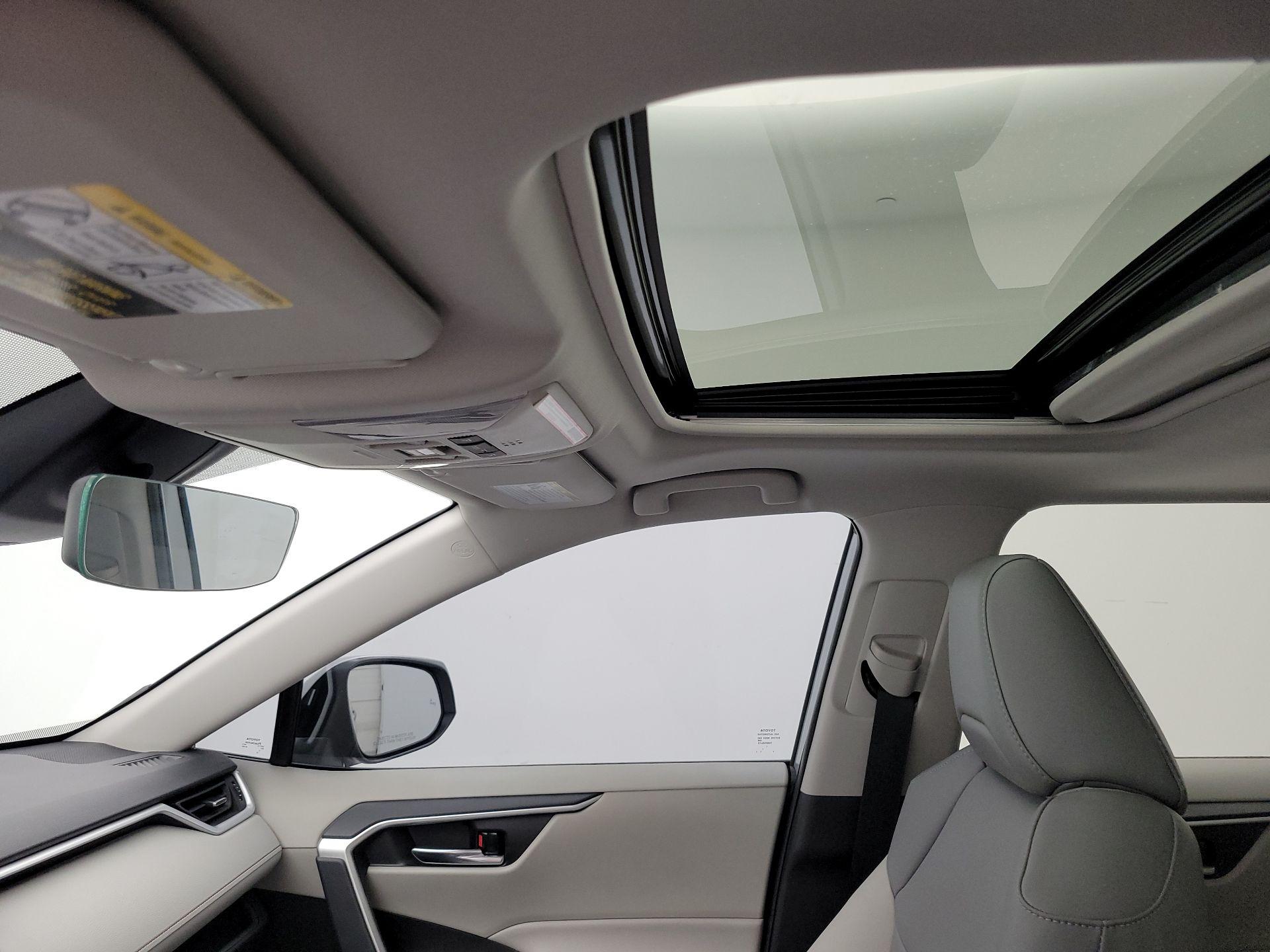 Thumbnail: 2022 Toyota RAV4 - 19