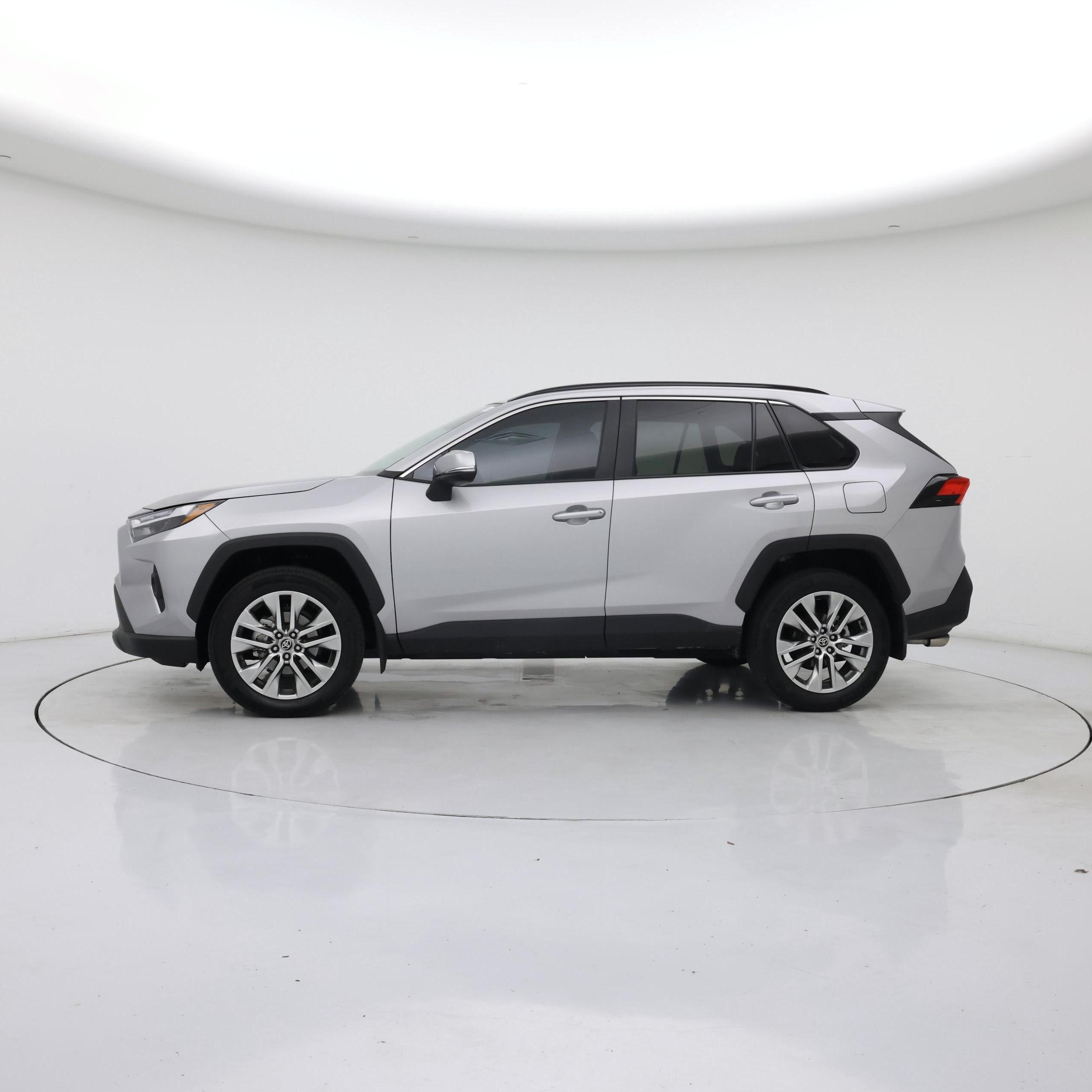 Thumbnail: 2022 Toyota RAV4 - 3