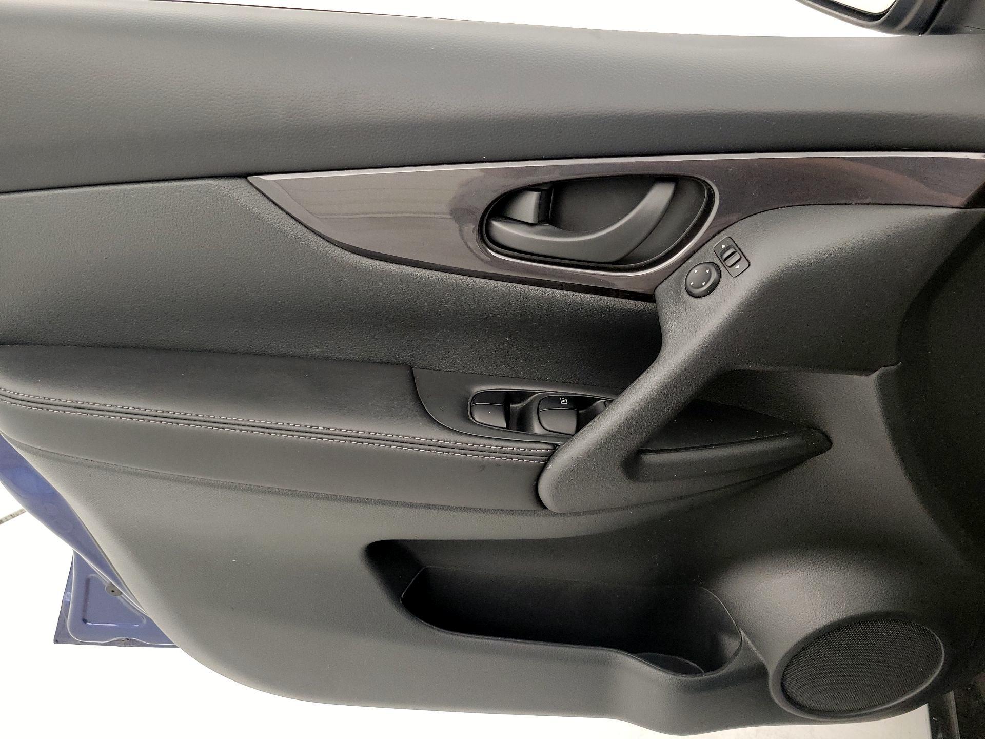 Thumbnail: 2019 Nissan Rogue - 12