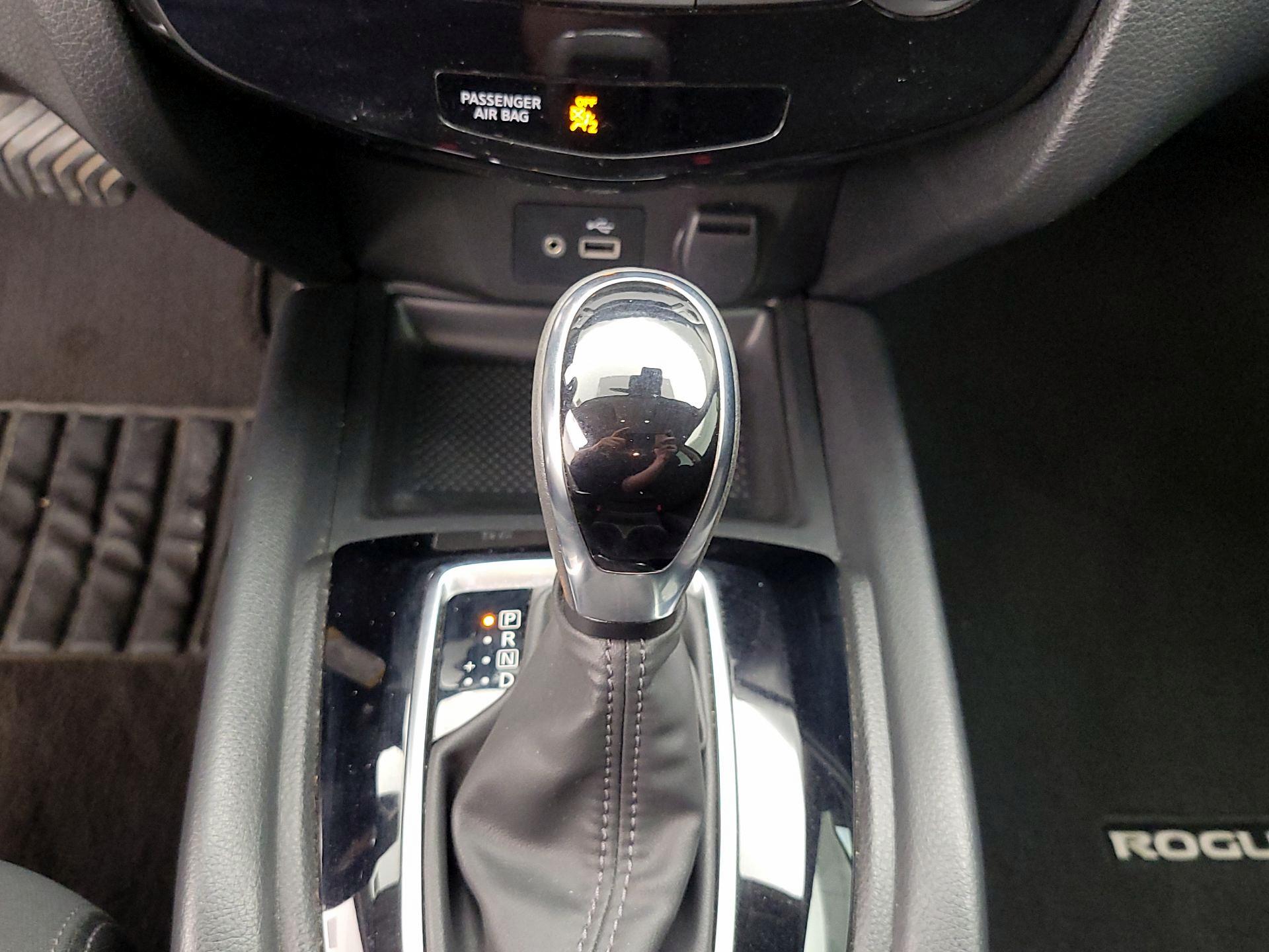 Thumbnail: 2019 Nissan Rogue - 17