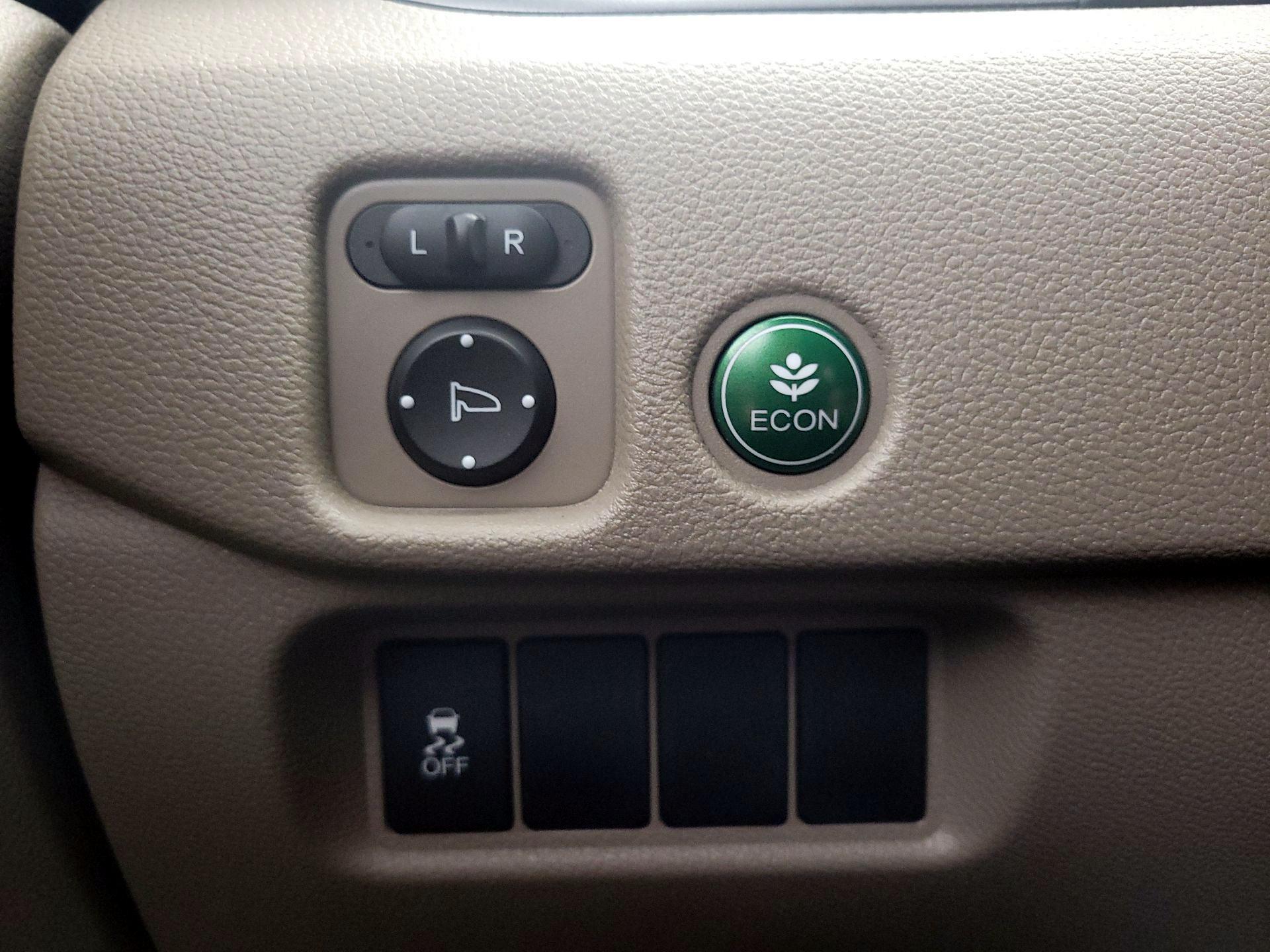 Thumbnail: 2016 Honda Pilot - 13