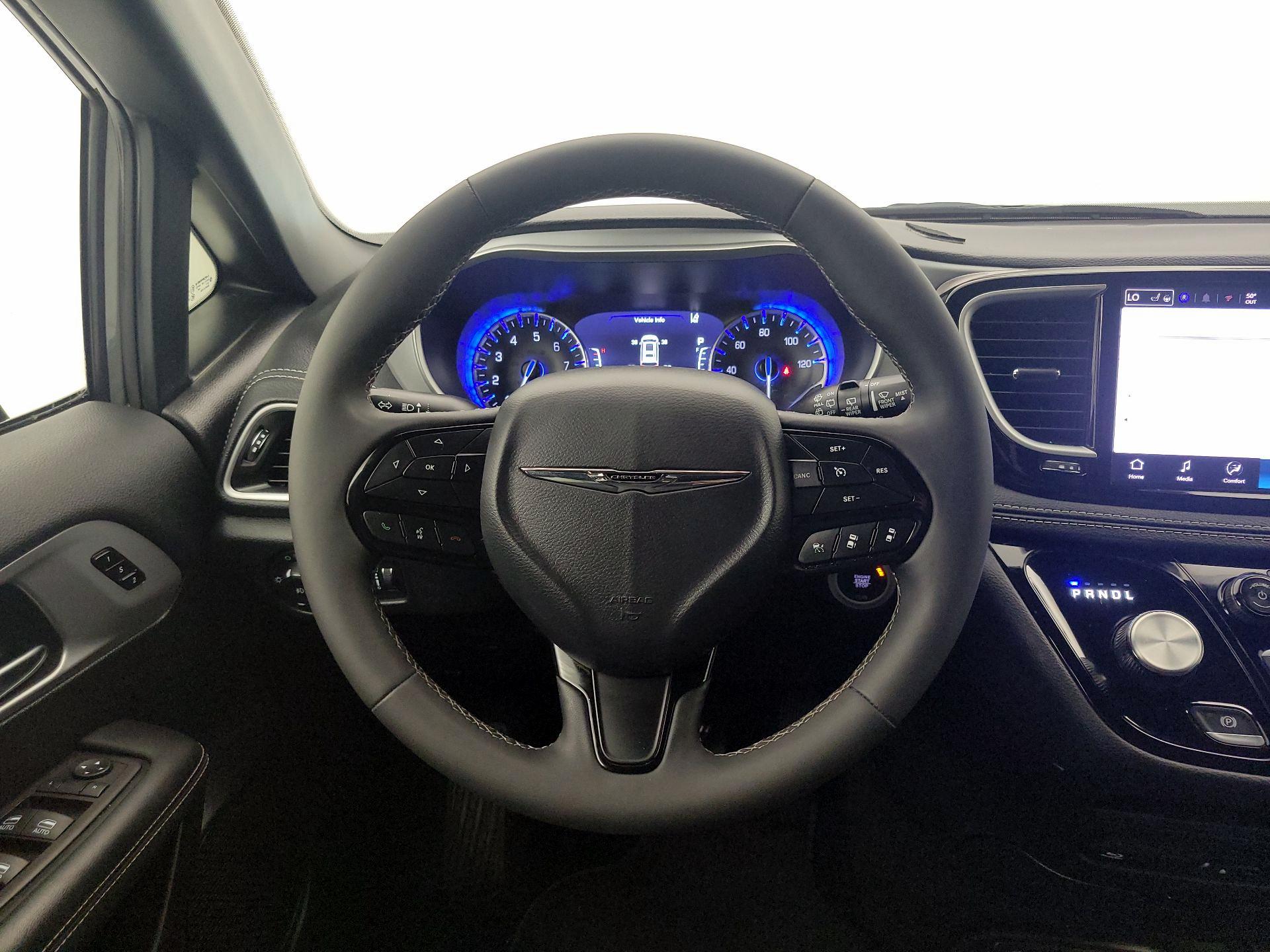 Thumbnail: 2024 Chrysler Pacifica - 10