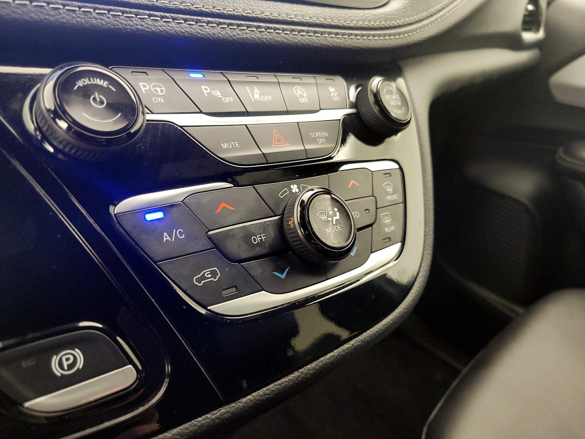 Thumbnail: 2024 Chrysler Pacifica - 17