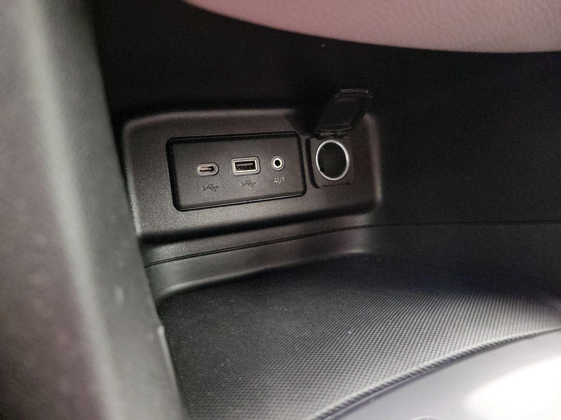 Thumbnail: 2020 Chevrolet Equinox - 18