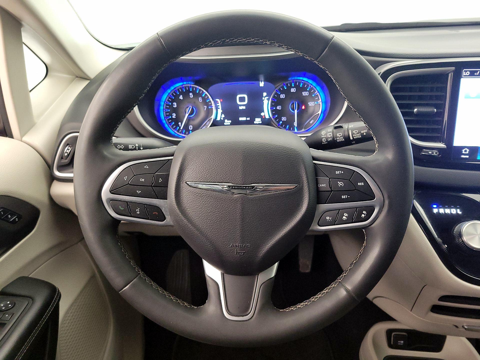Thumbnail: 2023 Chrysler Pacifica - 10