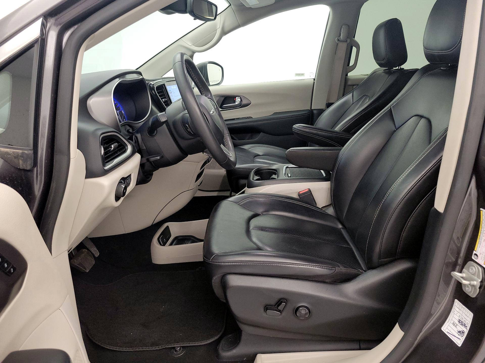 Thumbnail: 2023 Chrysler Pacifica - 11