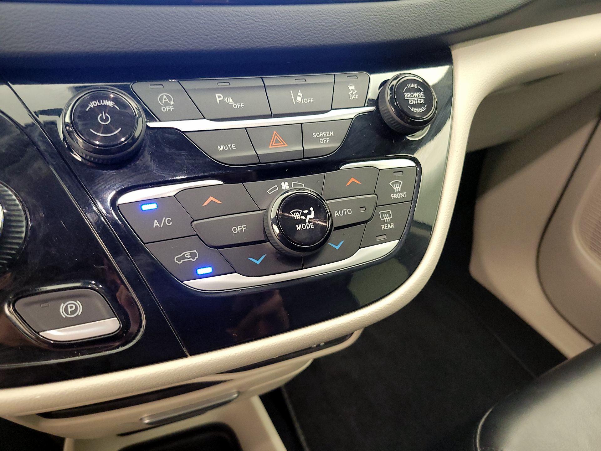 Thumbnail: 2023 Chrysler Pacifica - 16