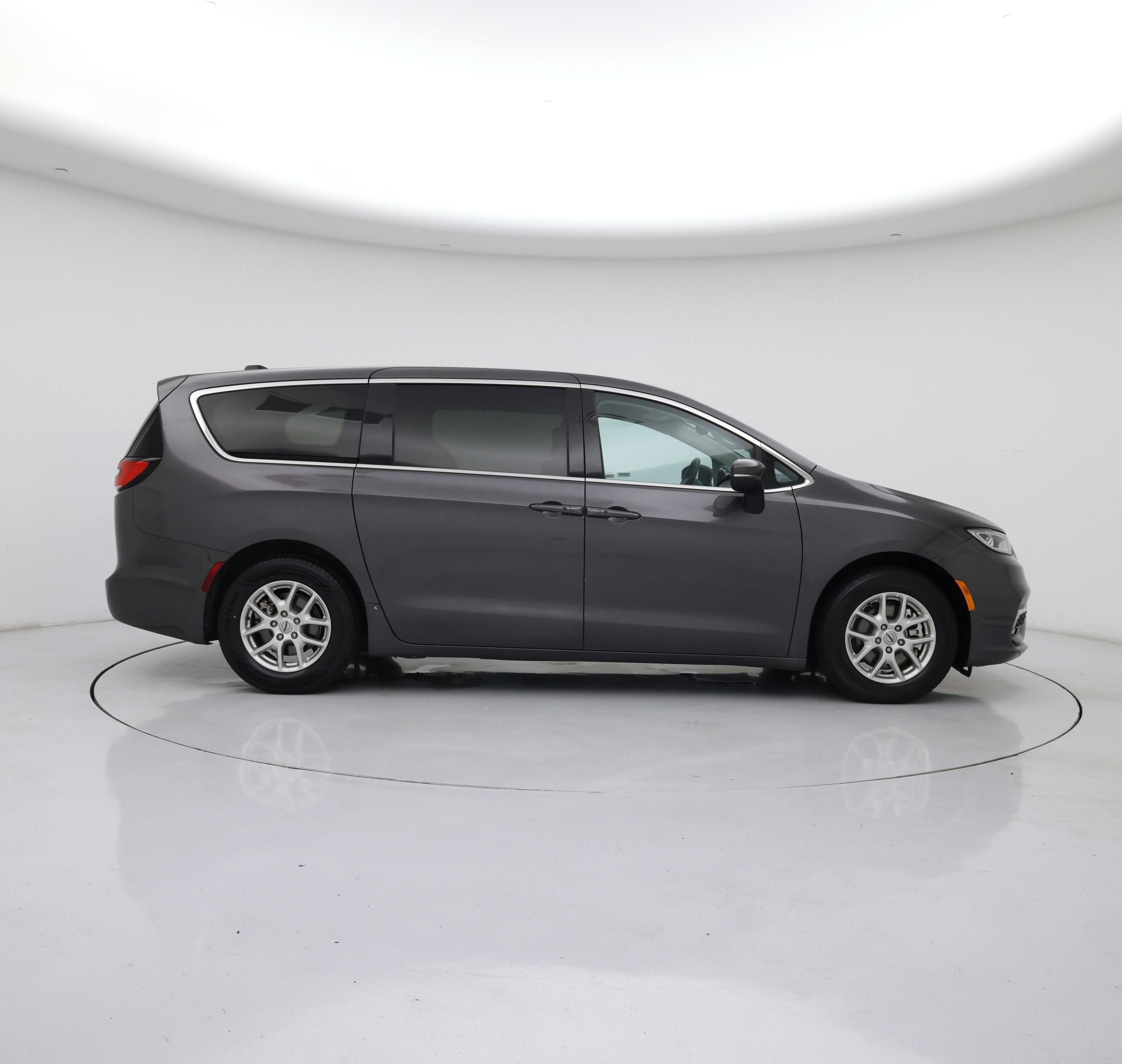Thumbnail: 2023 Chrysler Pacifica - 7