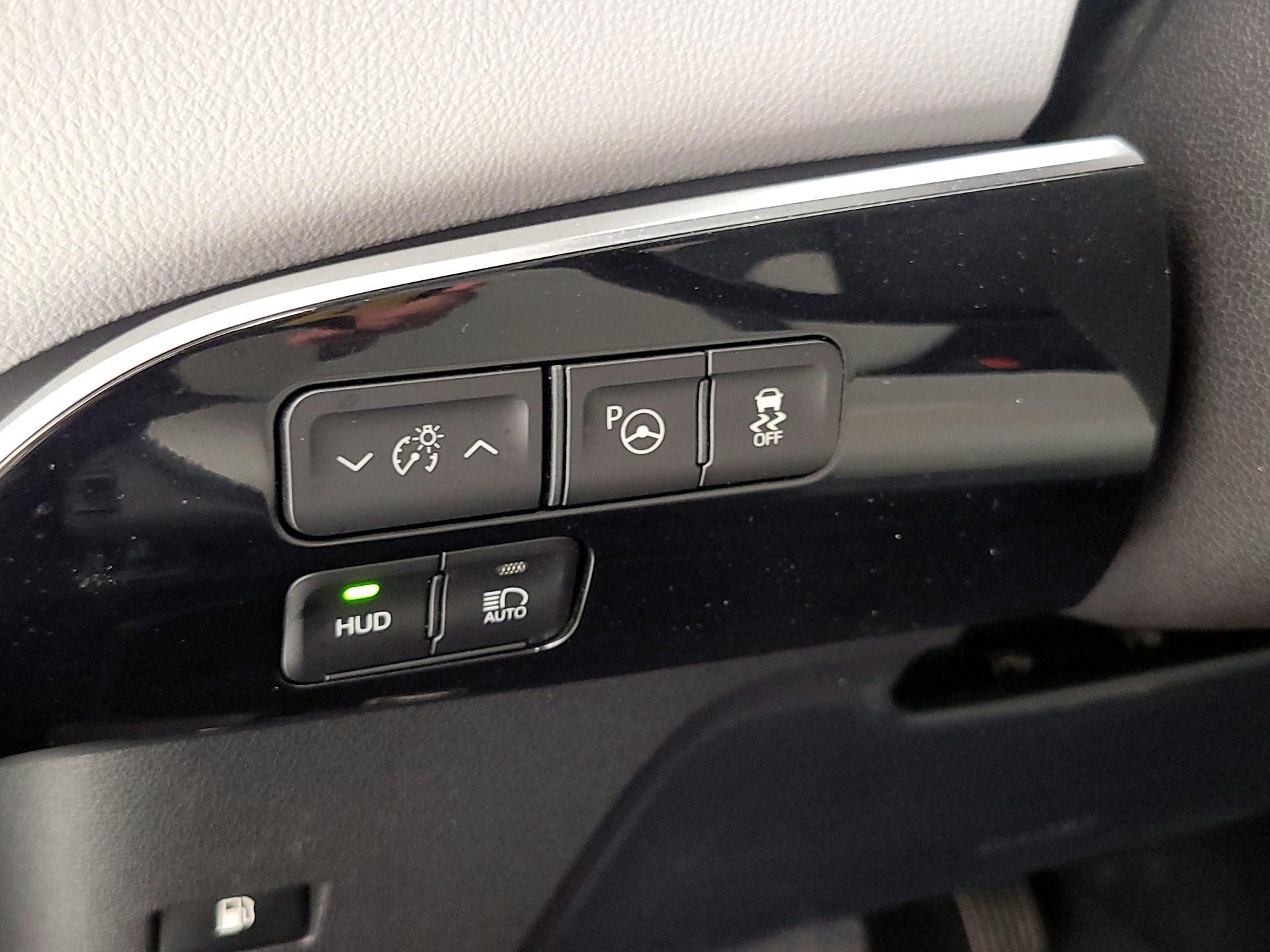 Thumbnail: 2021 Toyota Prius - 13