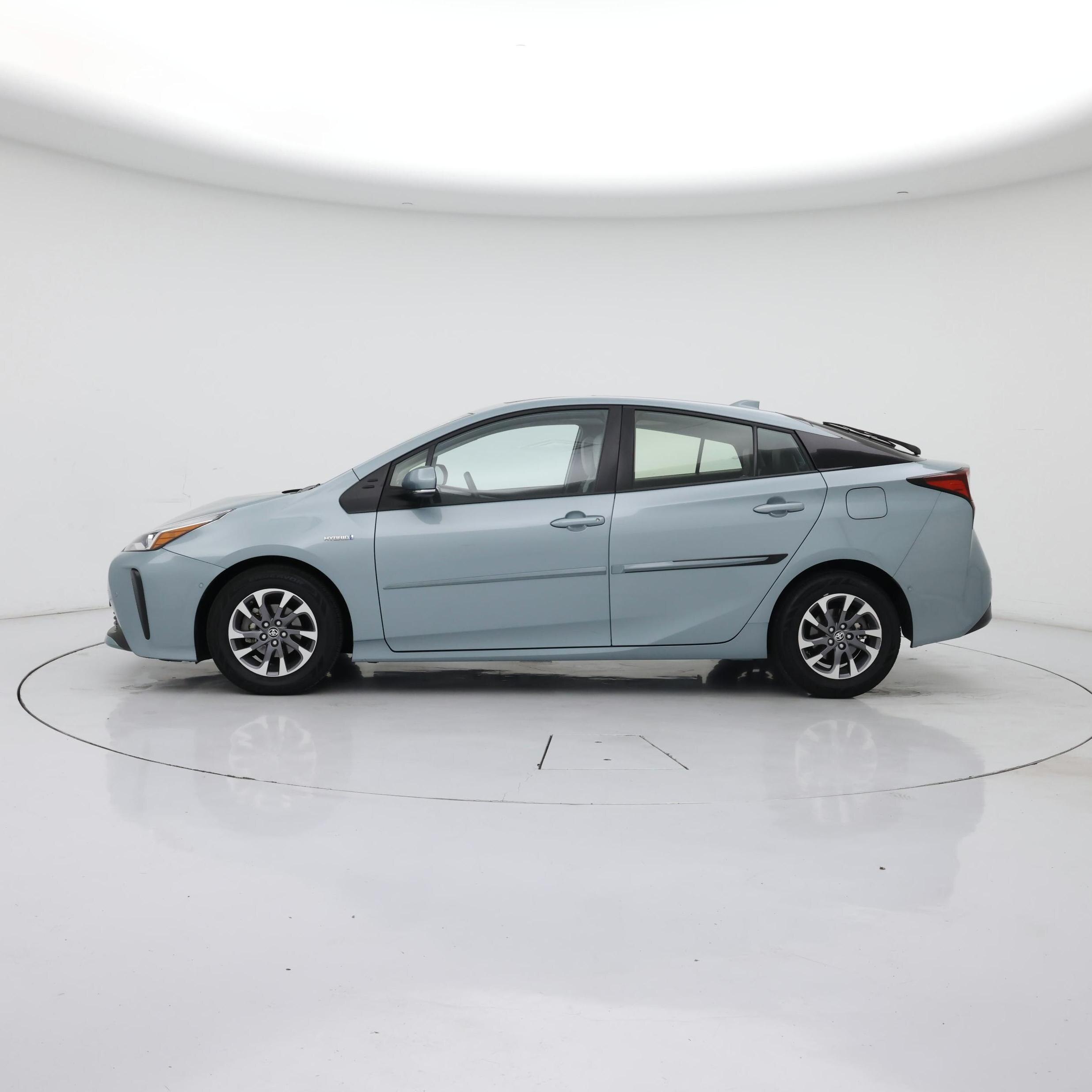Thumbnail: 2021 Toyota Prius - 3