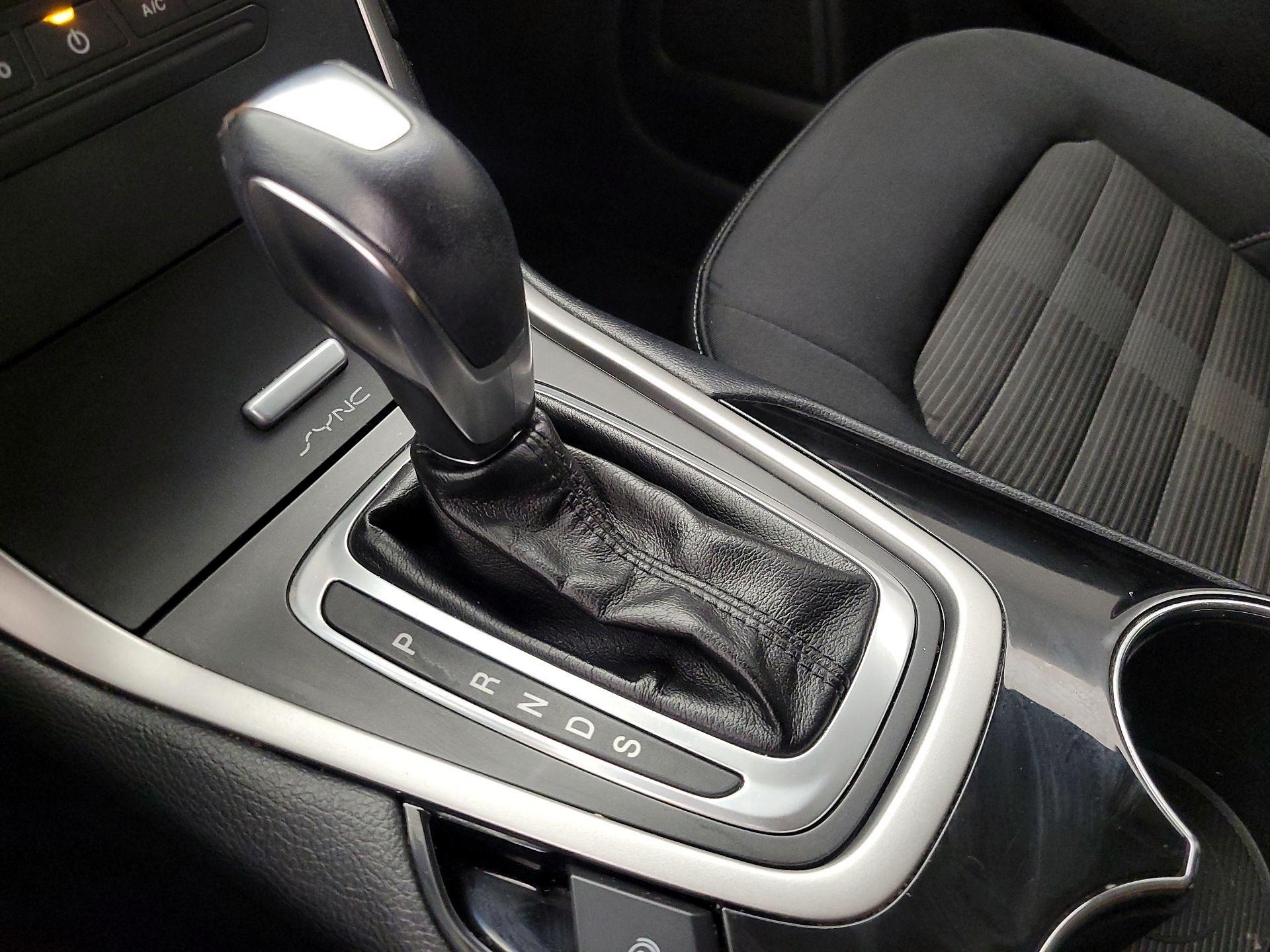 Thumbnail: 2016 Ford Edge - 17