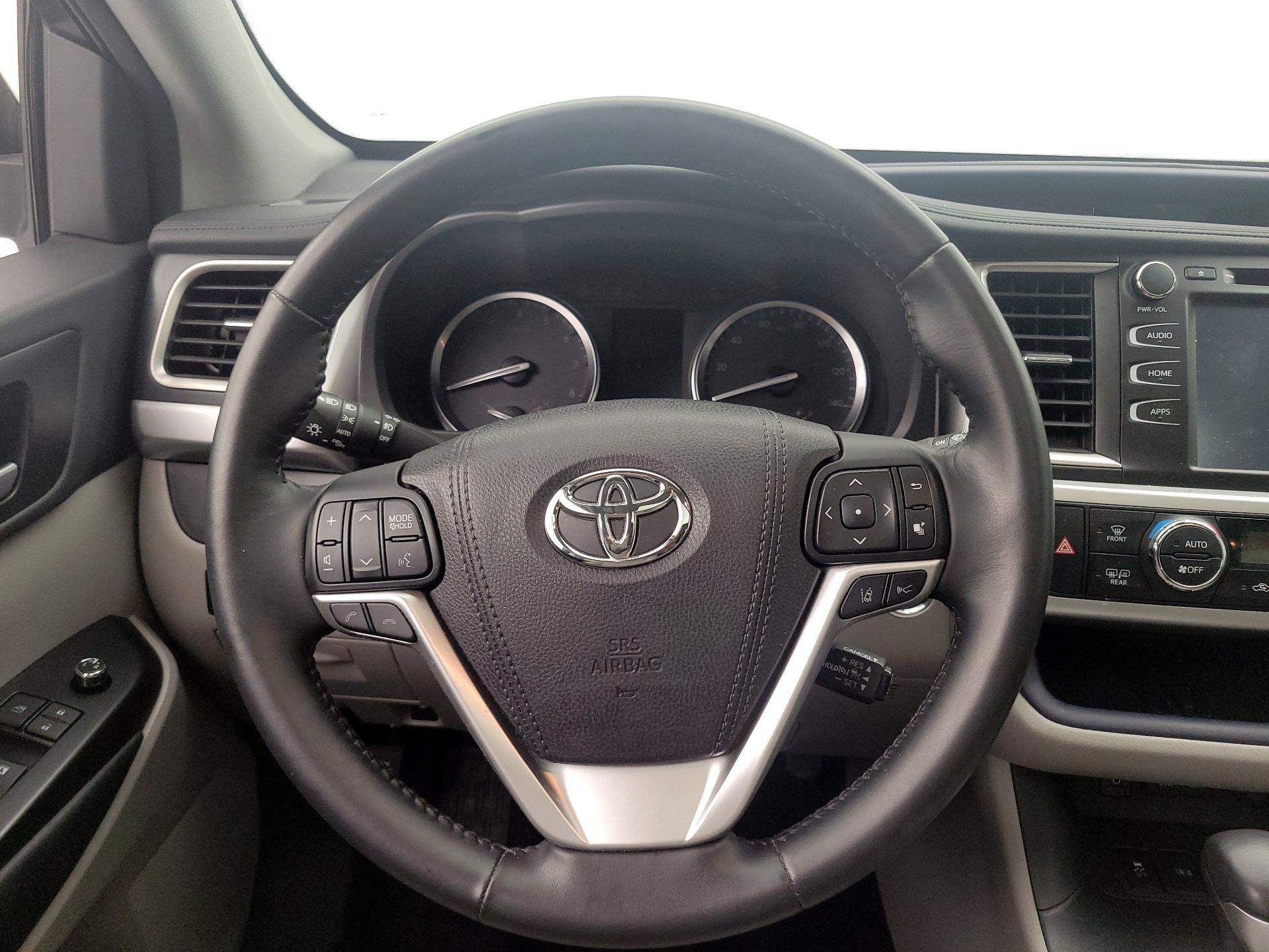 Thumbnail: 2017 Toyota Highlander - 10
