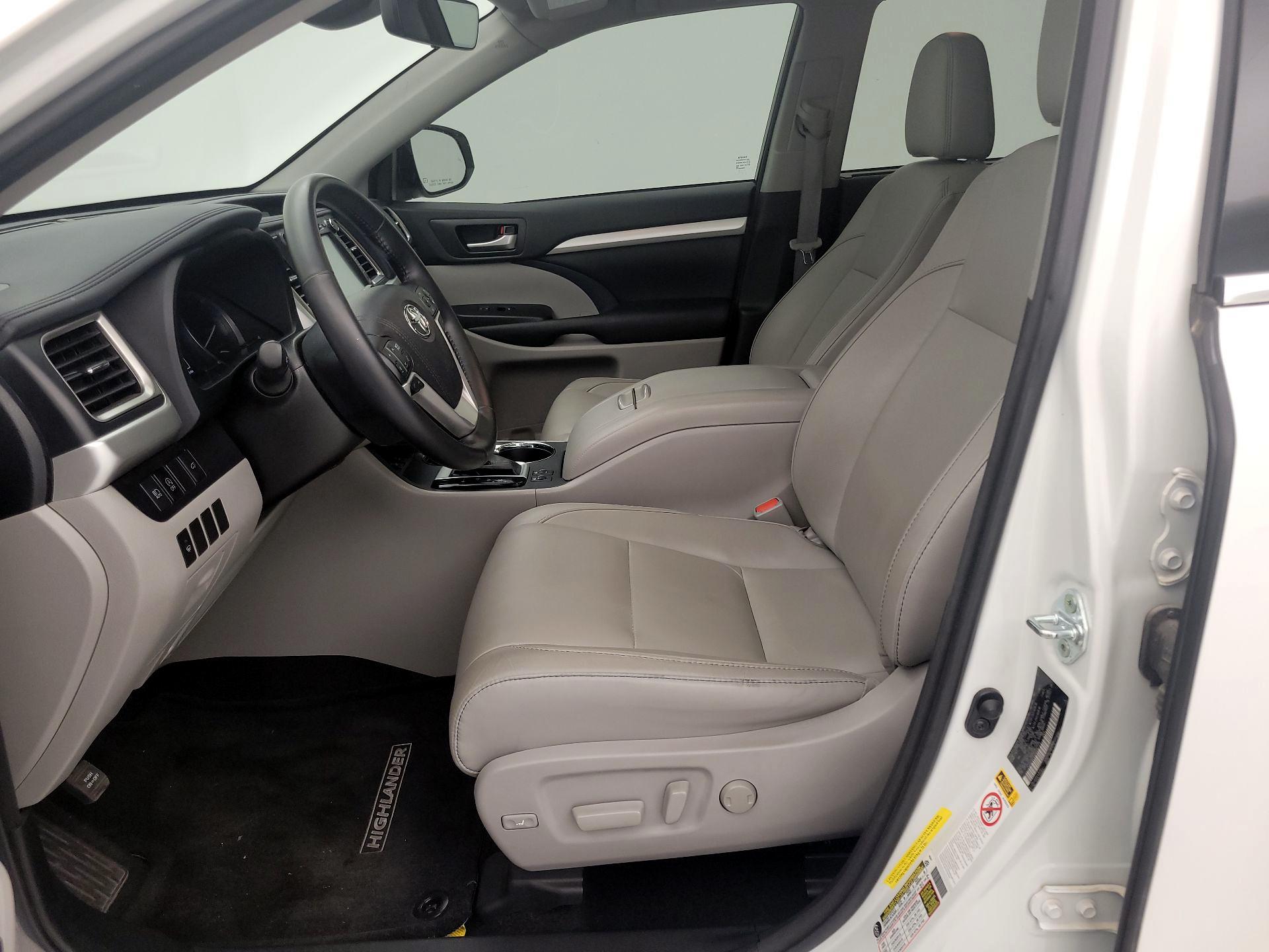 Thumbnail: 2017 Toyota Highlander - 11