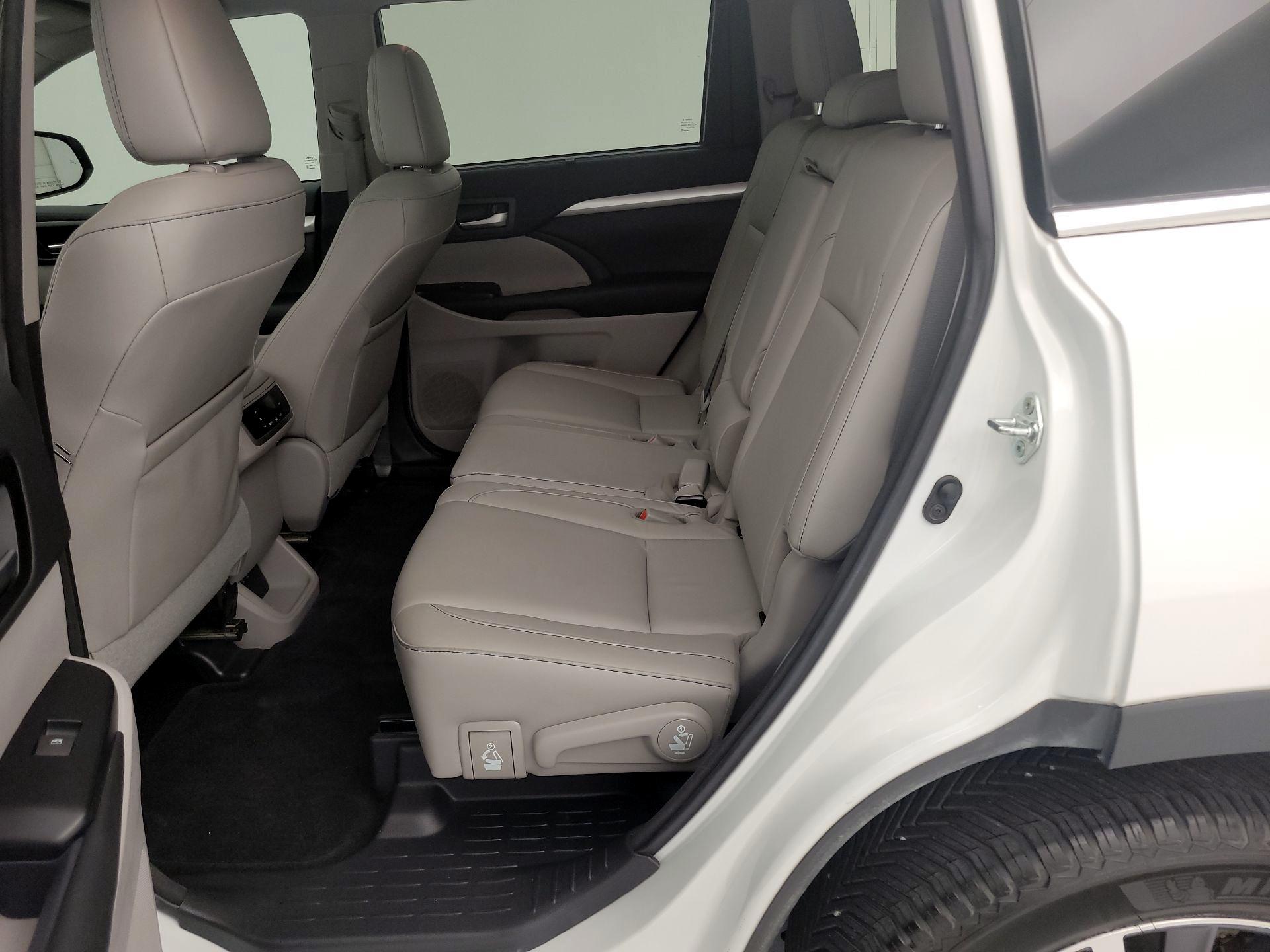 Thumbnail: 2017 Toyota Highlander - 20