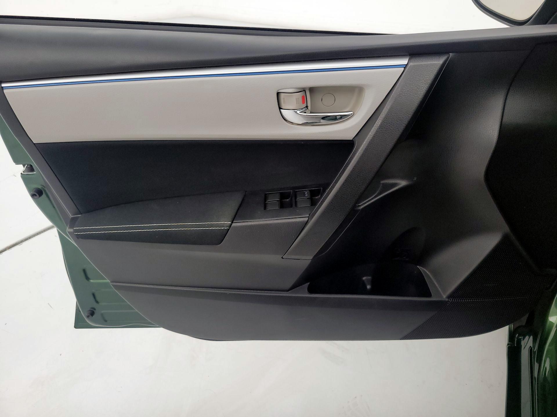 Thumbnail: 2015 Toyota Corolla - 12