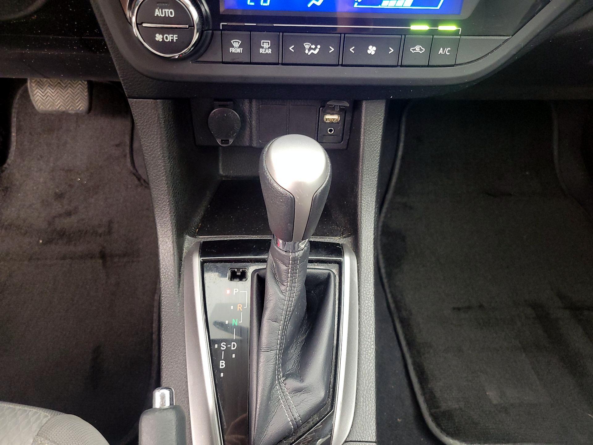 Thumbnail: 2015 Toyota Corolla - 17